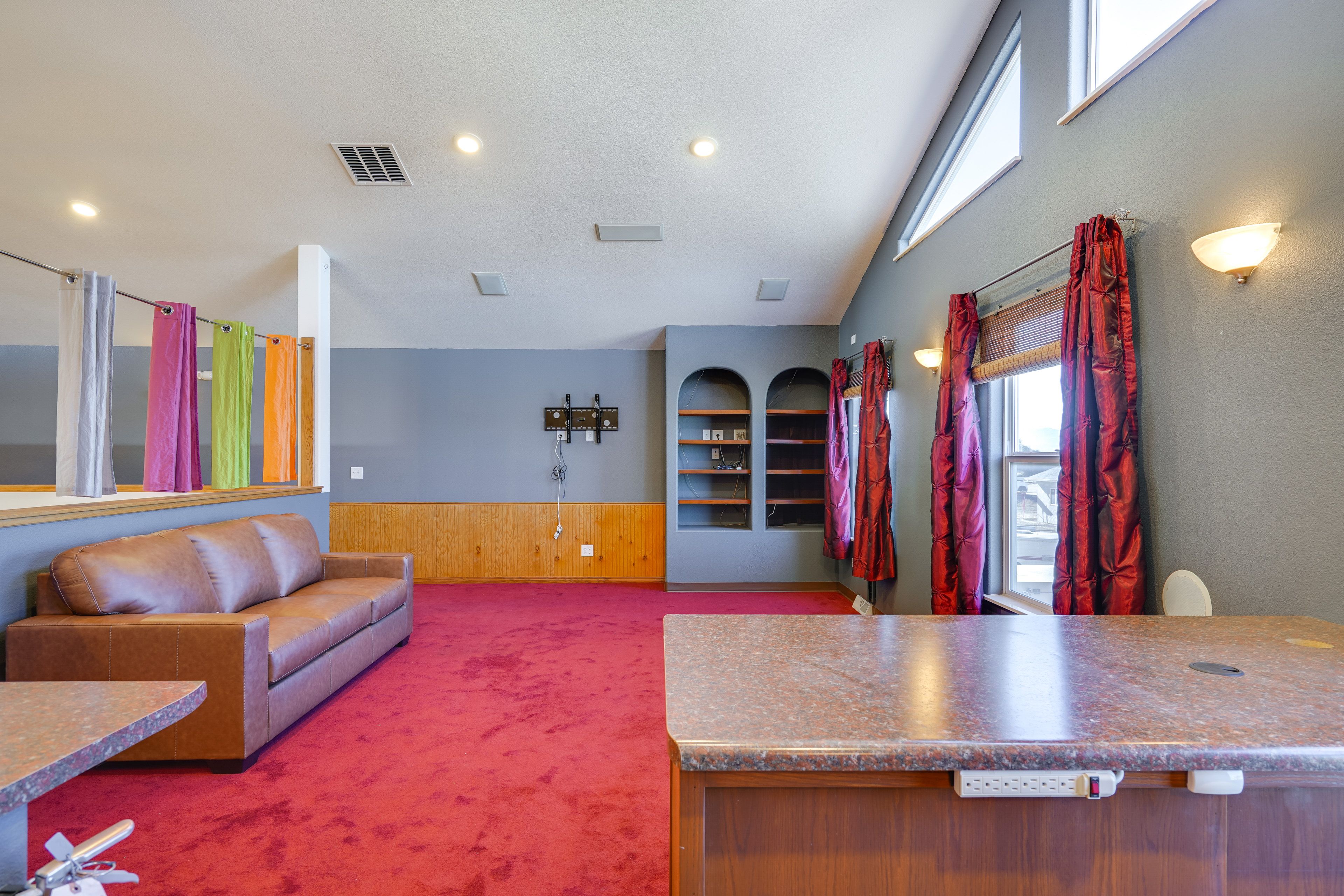 Open Living Space | 2nd Floor | Free WiFi