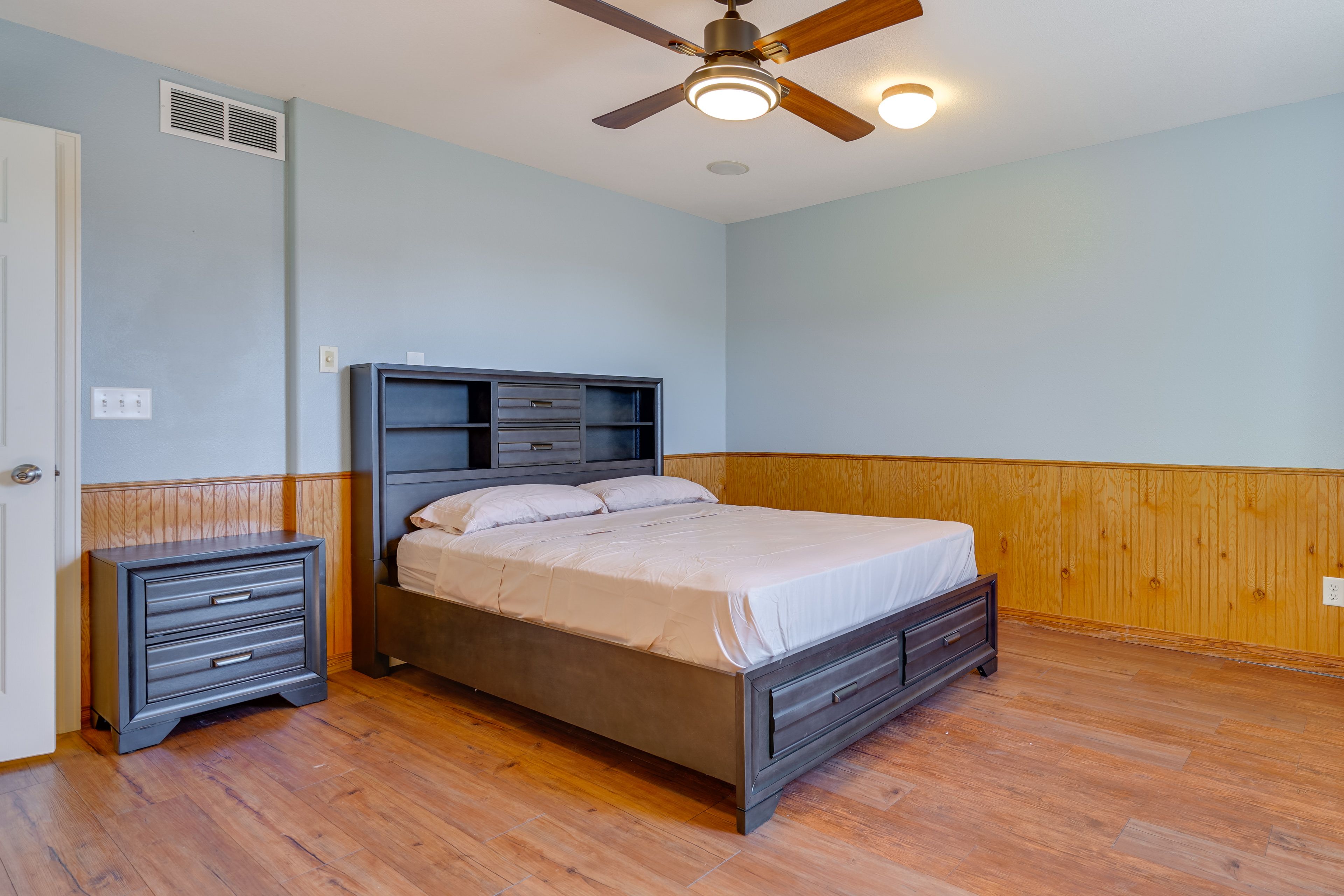 Bedroom 2 | Queen Bed | 1st Floor