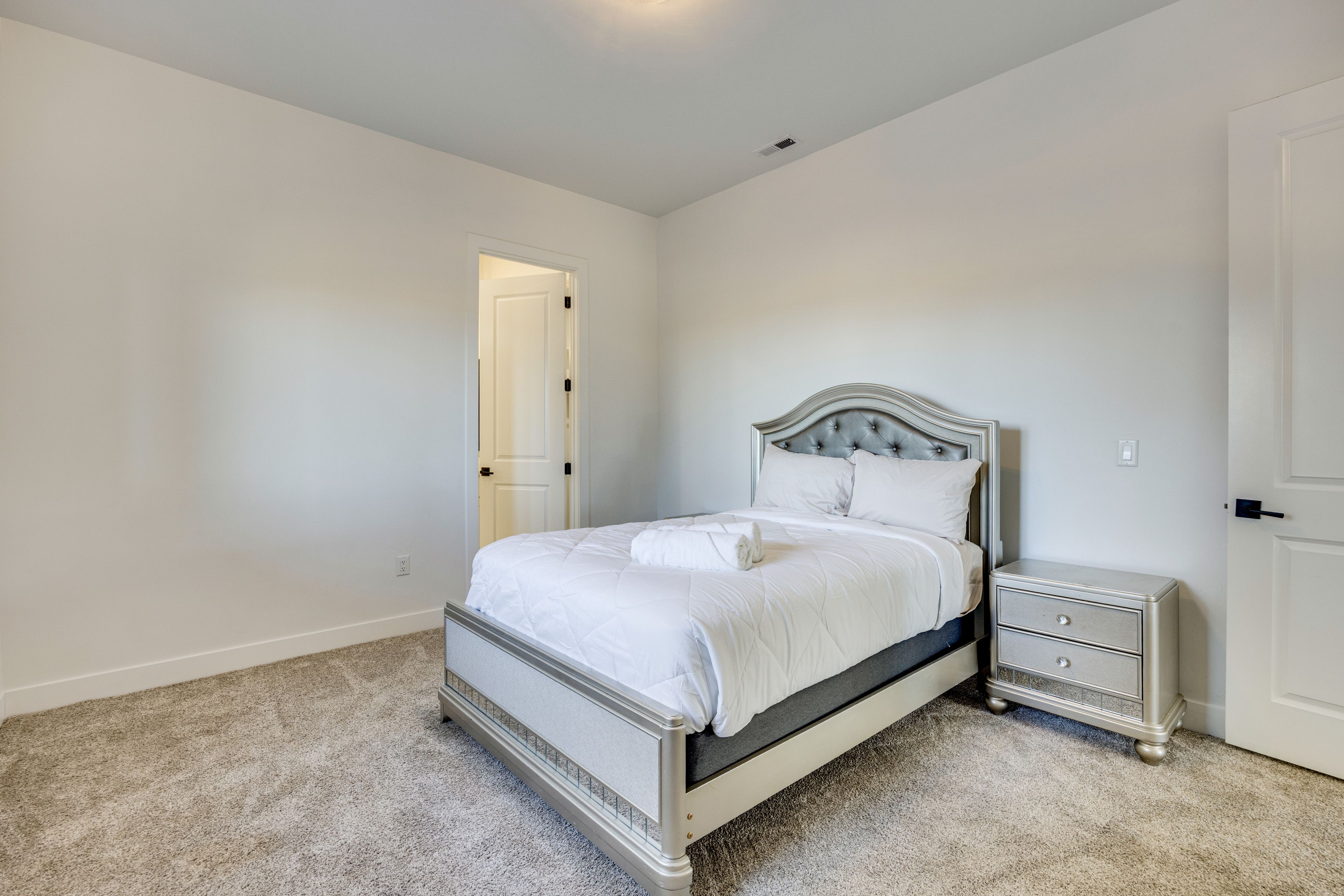 Bedroom 5 | Queen Bed | Lower Level