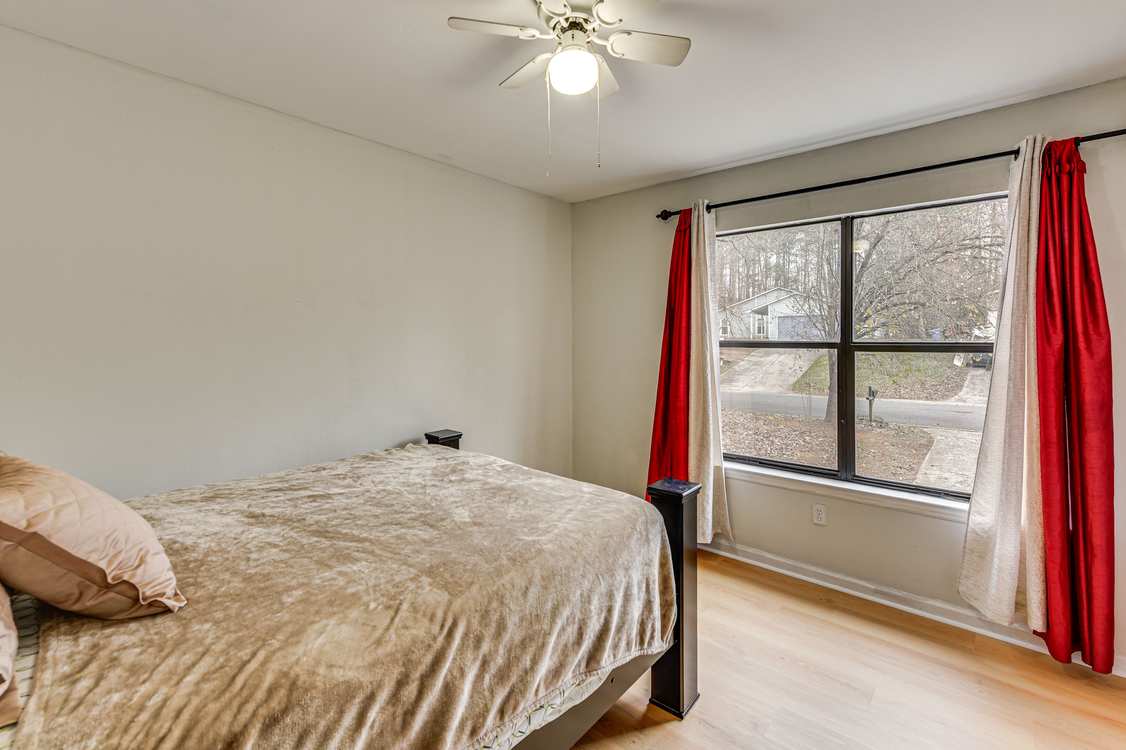 Bedroom 1 | Main Level | Queen Bed | Linens Provided