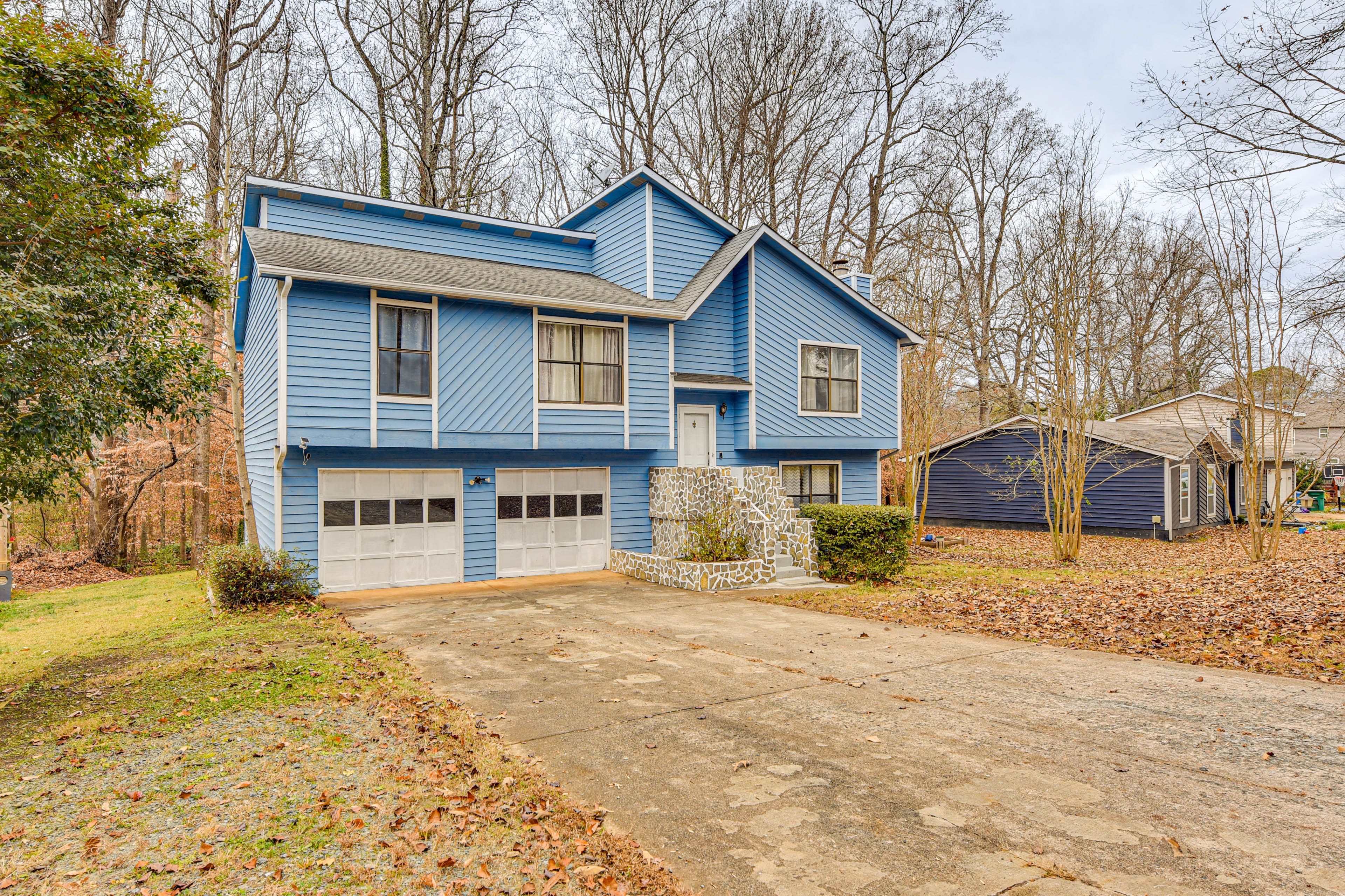 Exterior | Parking | Garage (2 Vehicles) | Driveway (4 Vehicles)