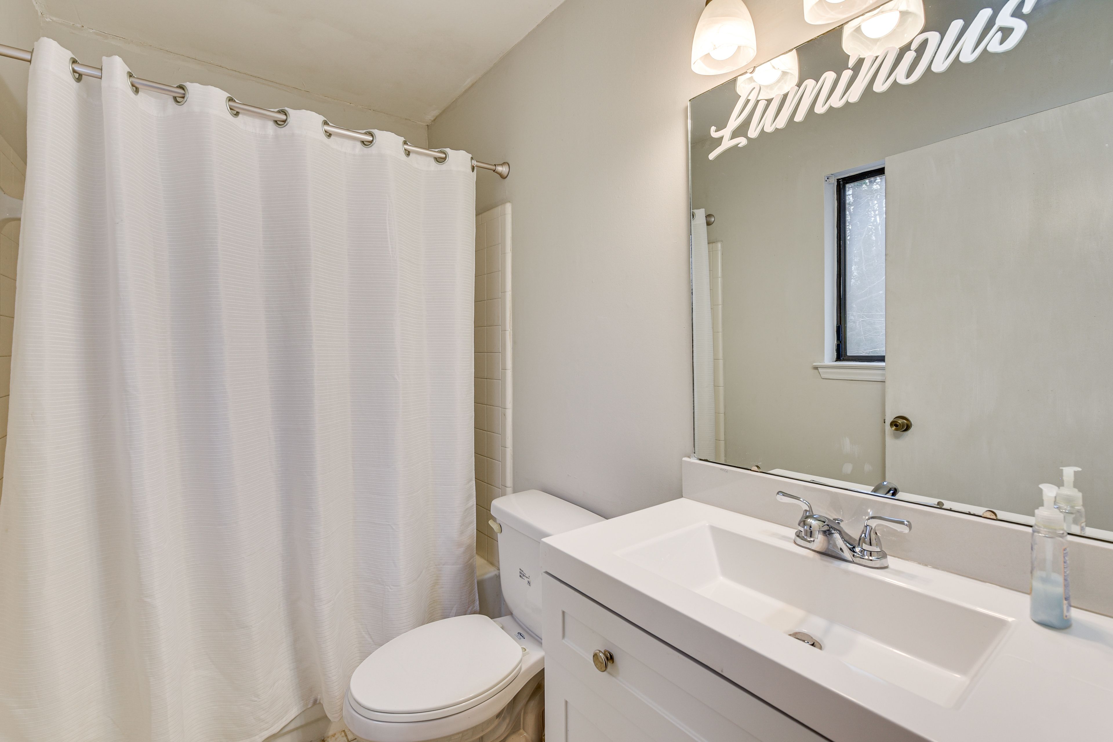 Full Bathroom | Main Level