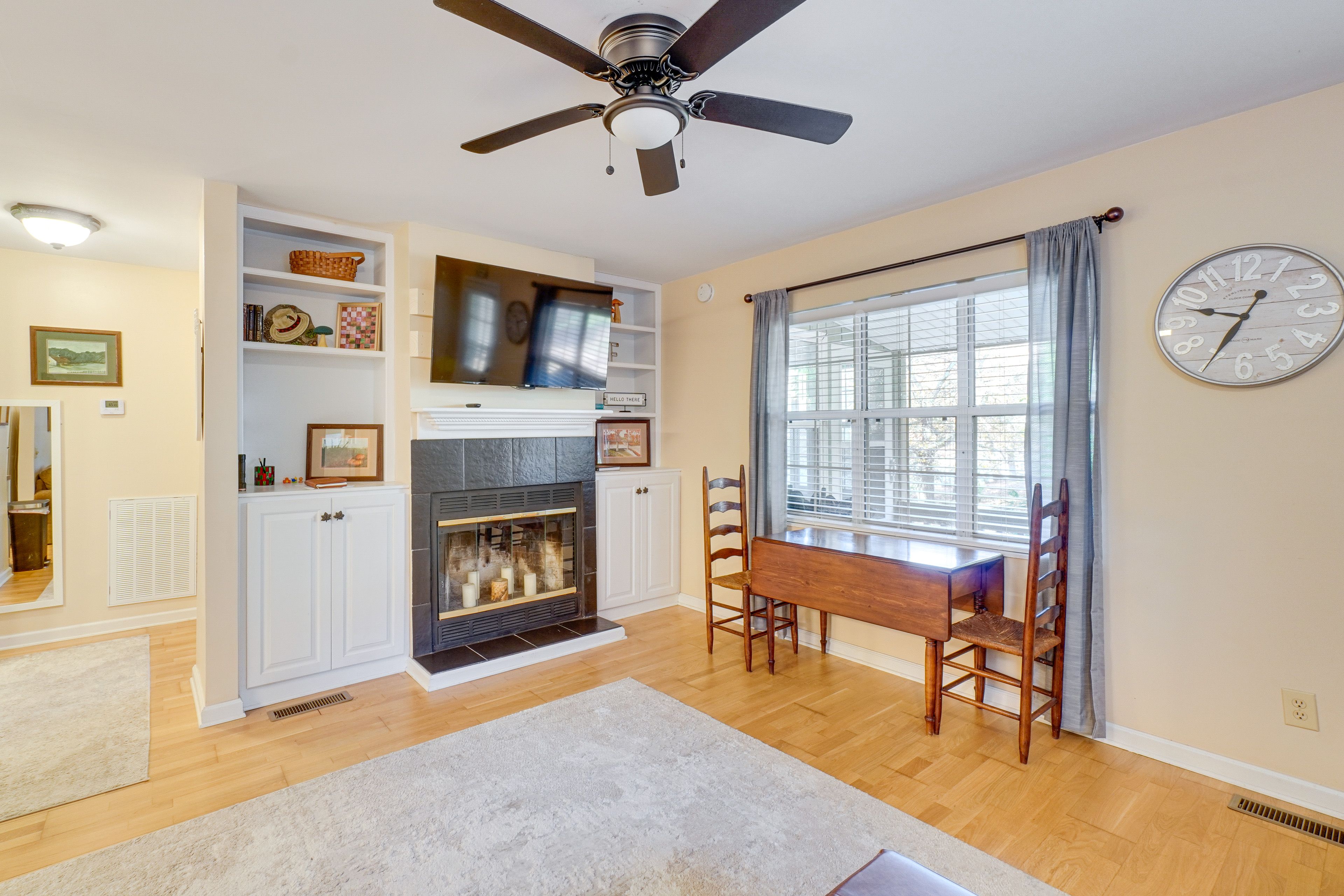 Dining Space | Dishware/Flatware