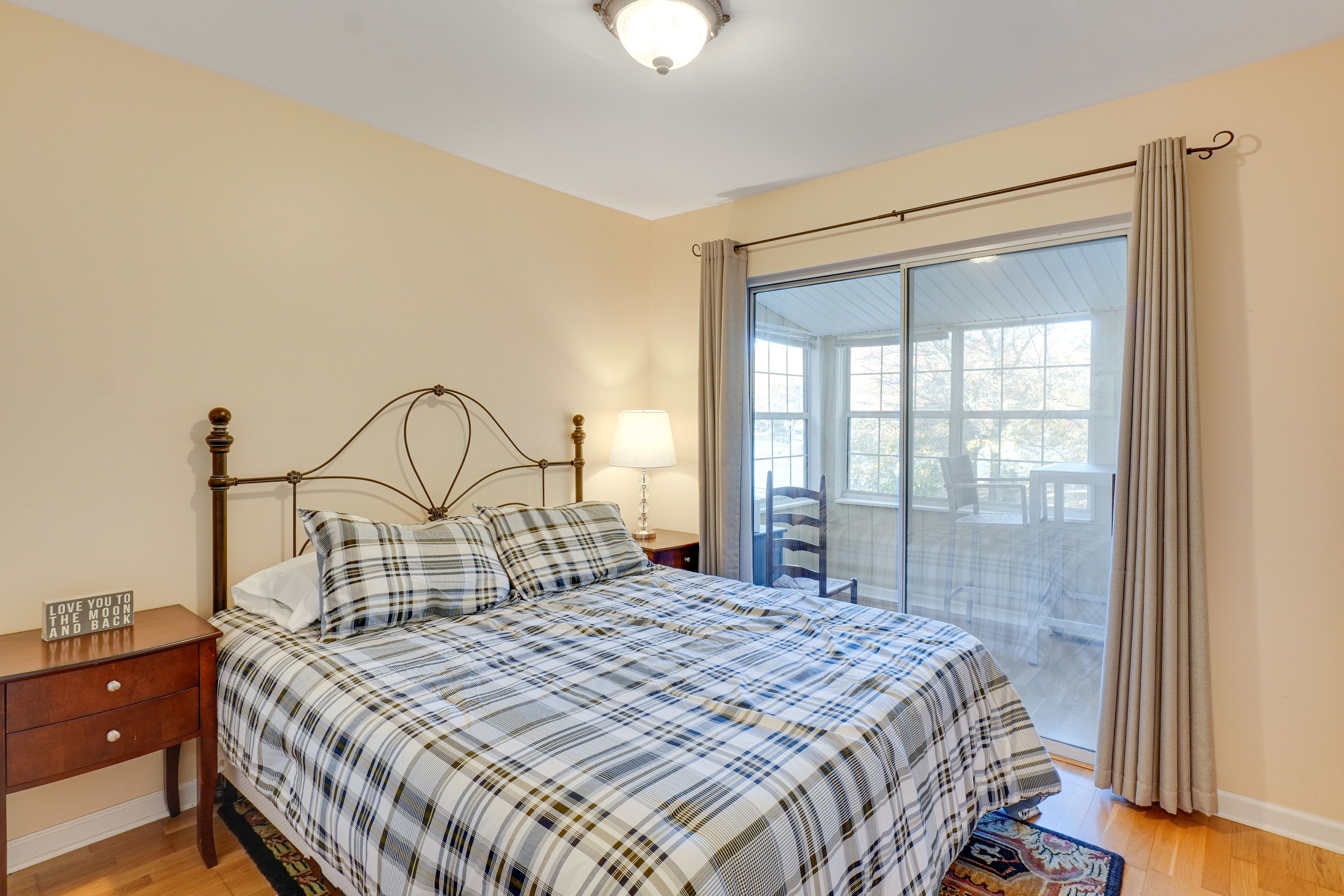 Bedroom 1 | Queen Bed | Linens Provided