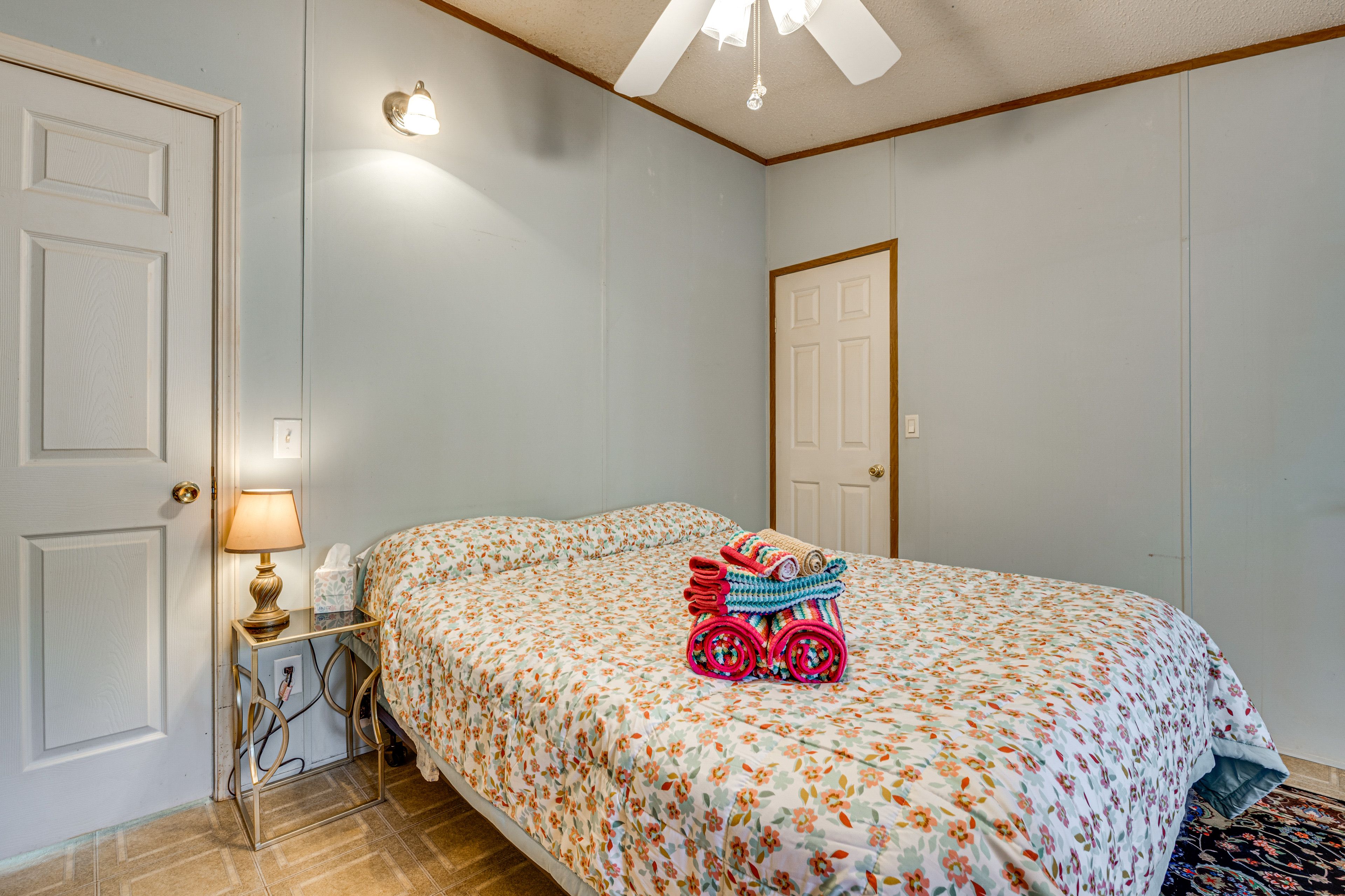 Bedroom 2 | Queen Bed