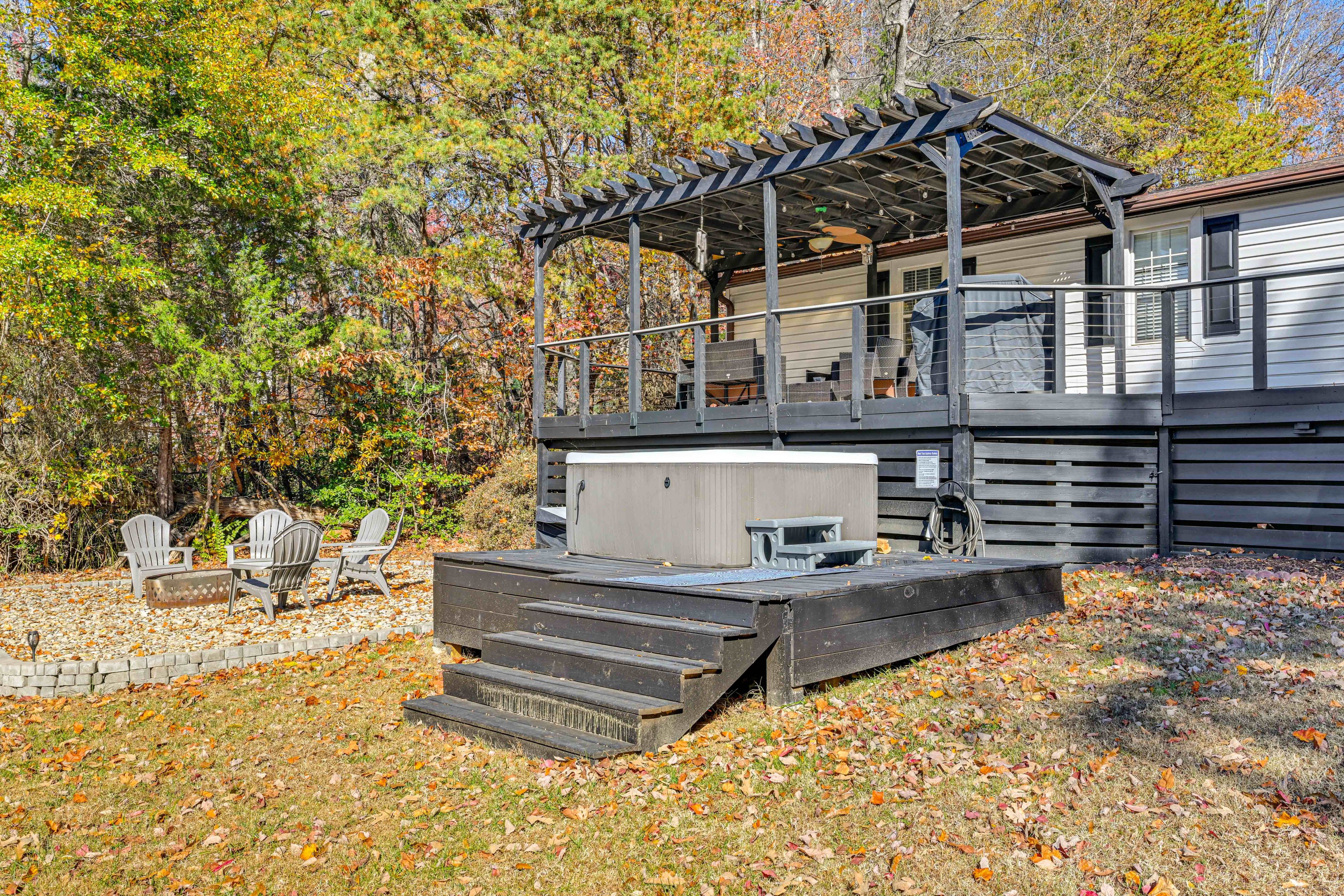 Backyard | Hot Tub | Wood-Burning Fire Pit | Hammock | Kayak Storage