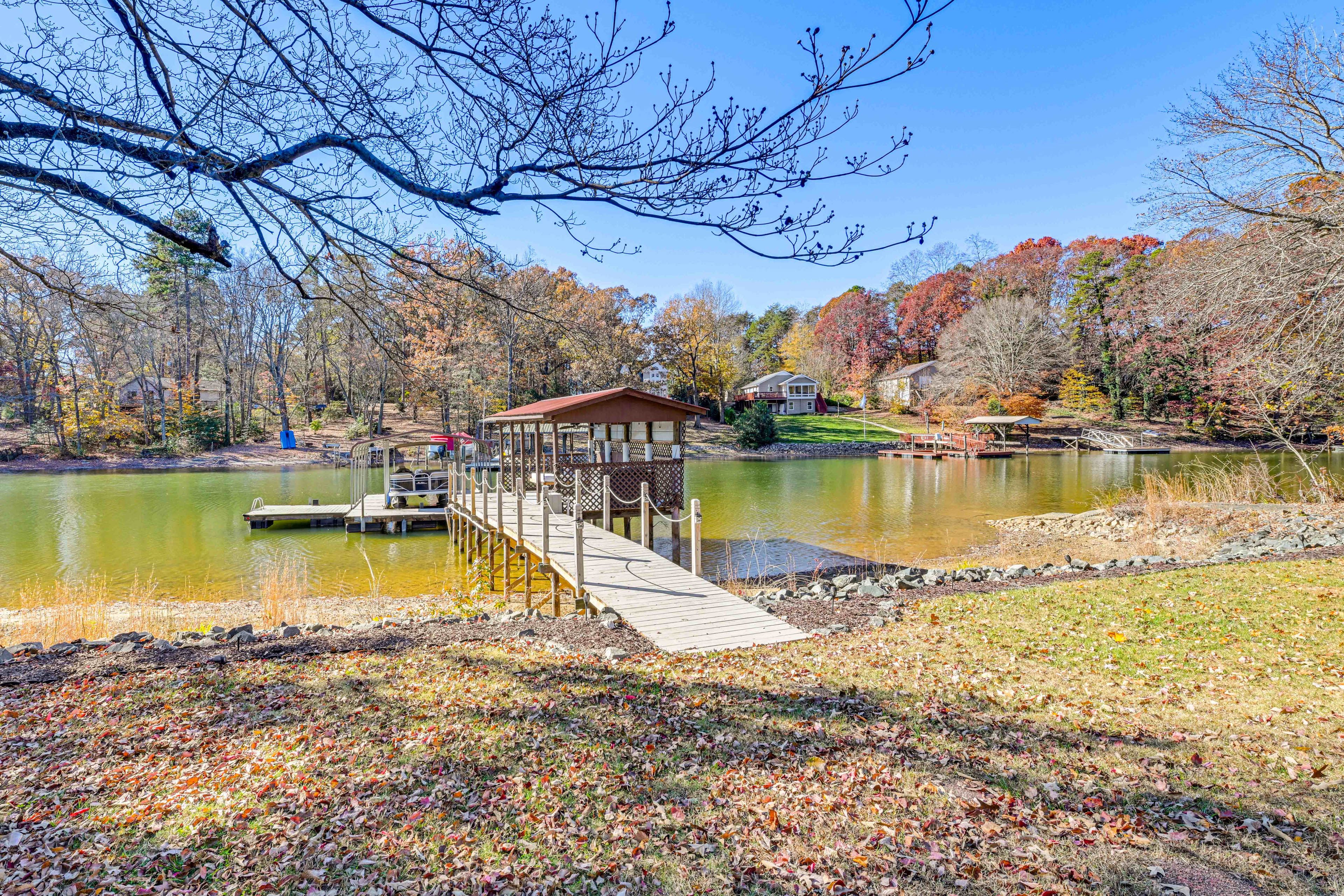 Lake Access On-Site | Lakeside Seating
