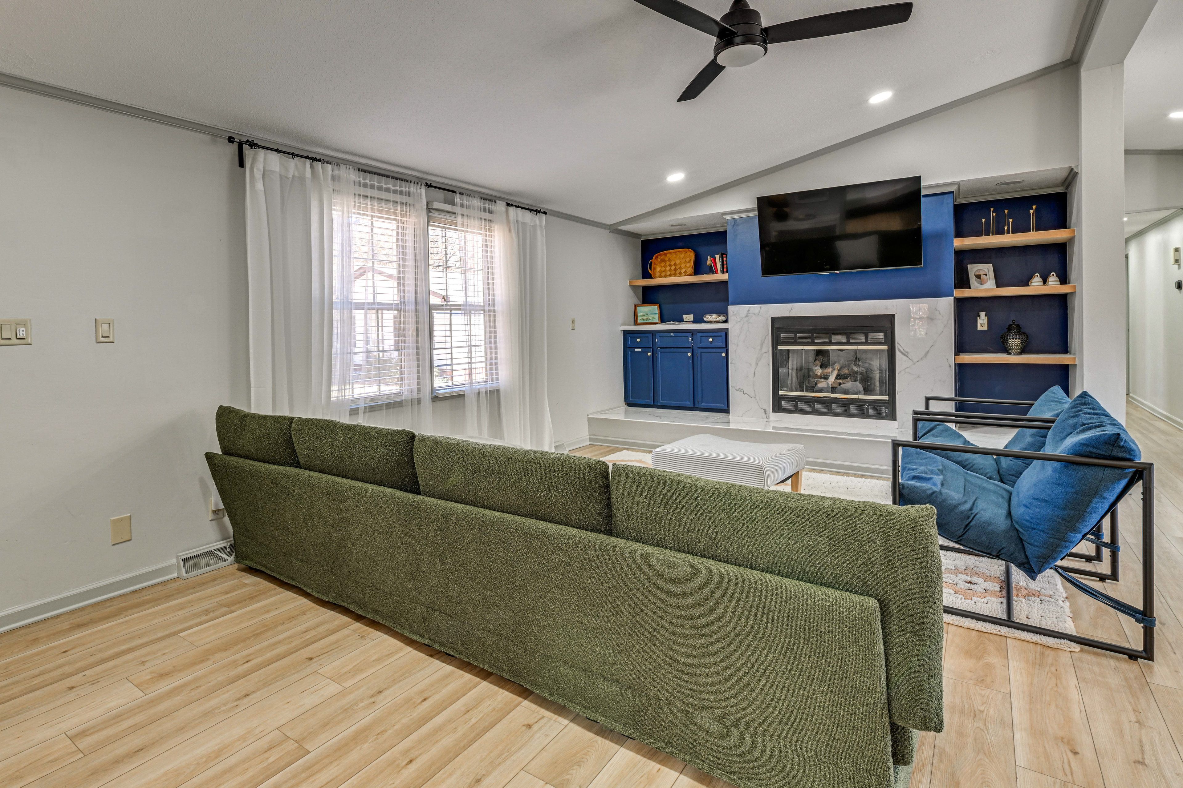 Living Room | Free WiFi | Central A/C & Heat