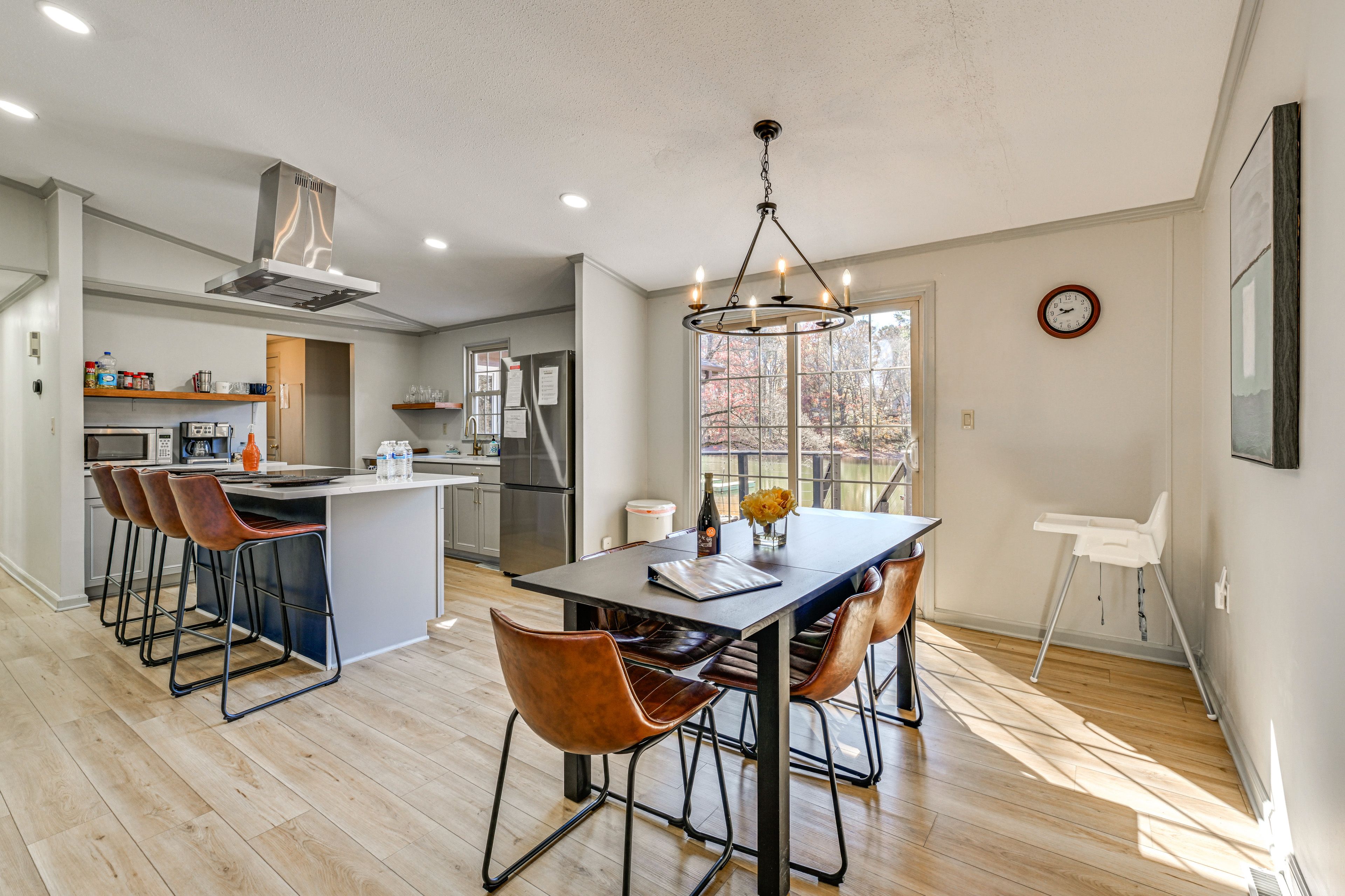 Dining Table | Dishware & Flatware