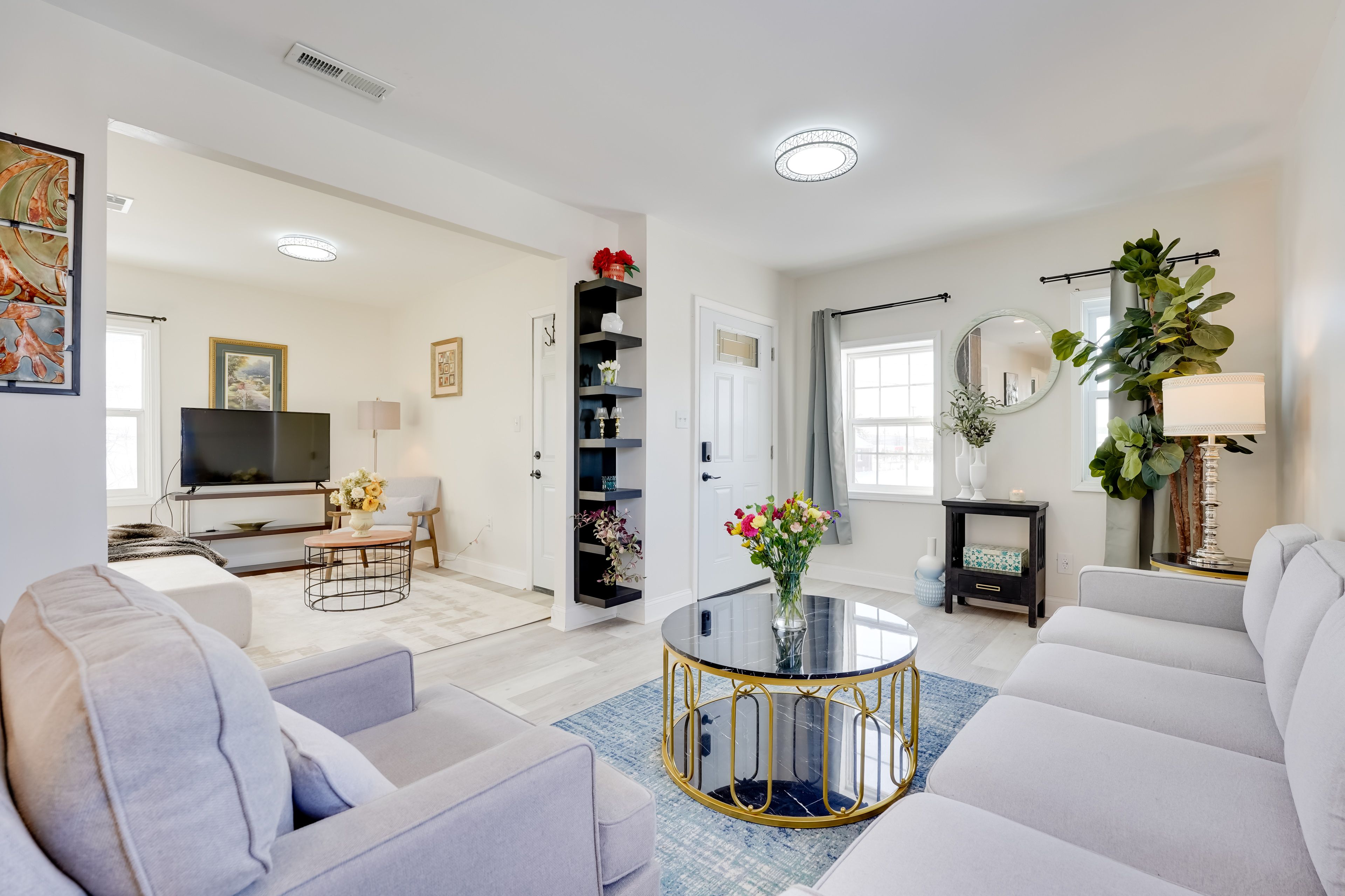 Upstairs Apt | Designated Parking (1 Vehicle) | Updated Interior | Smart TV