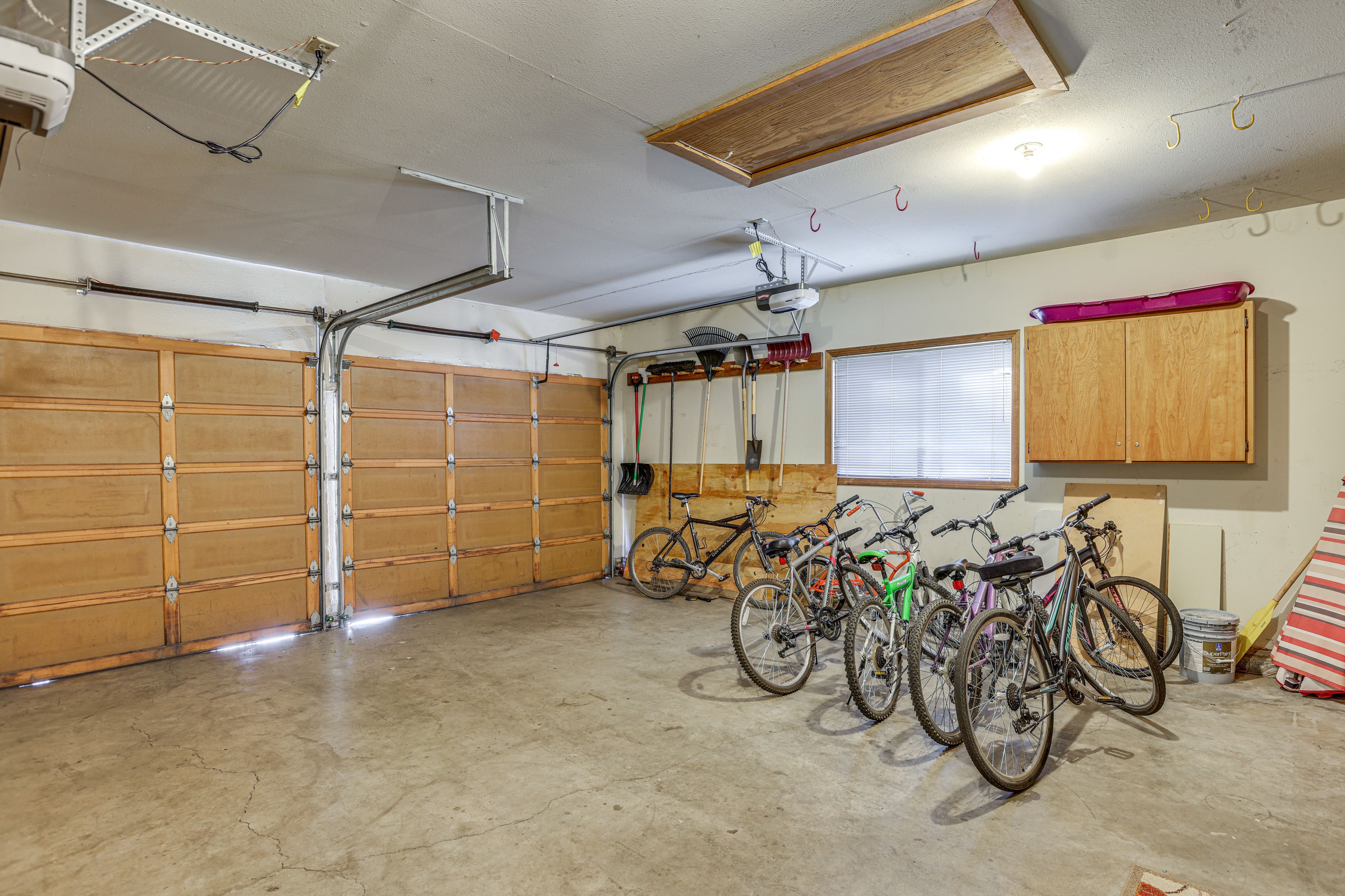 Garage | 8 Bicycles Provided