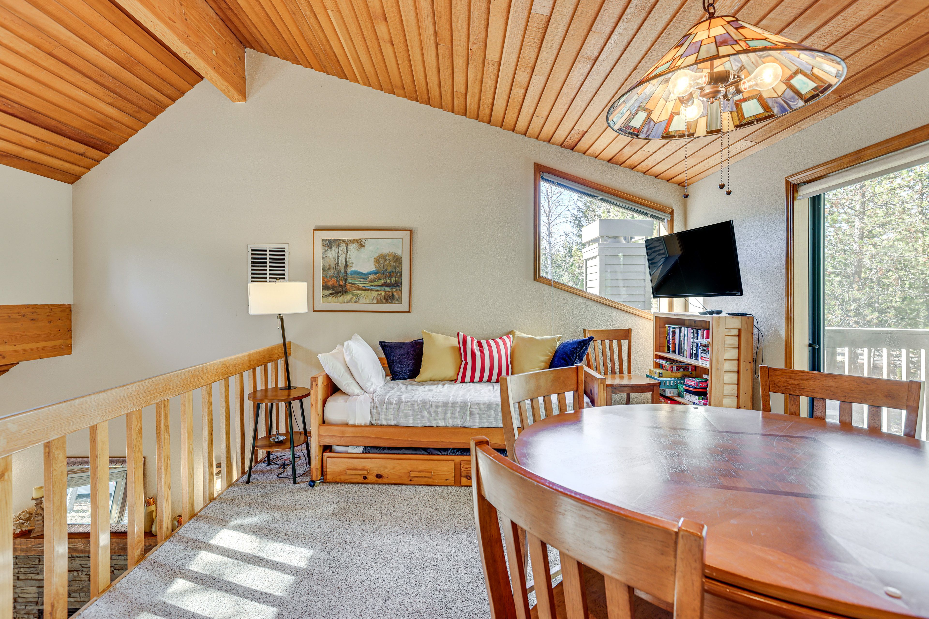 Loft | Twin Daybed w/ Twin Trundle | Books | Board Games | Wet Bar | 2nd Floor