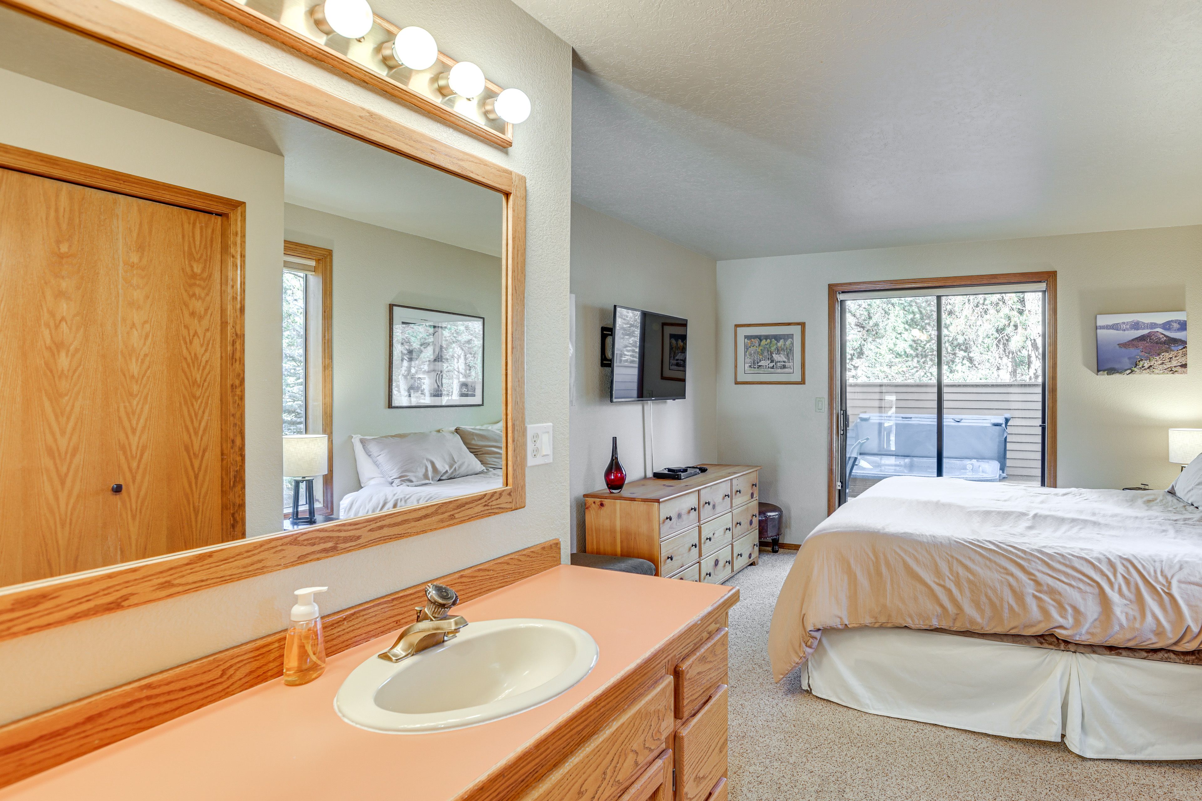 Bathroom | Shower | 1st Floor