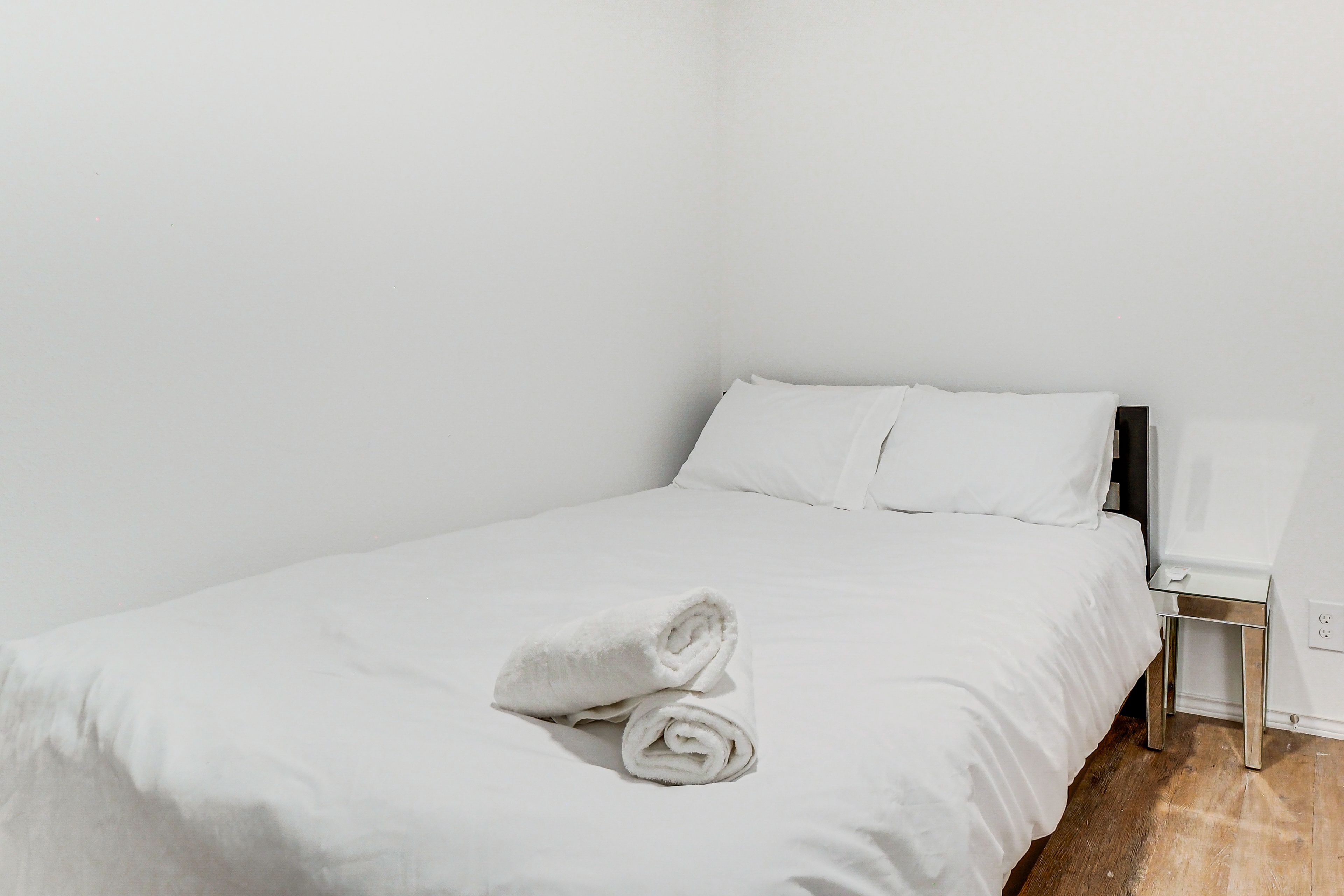 Bedroom | Queen Bed | Linens Provided