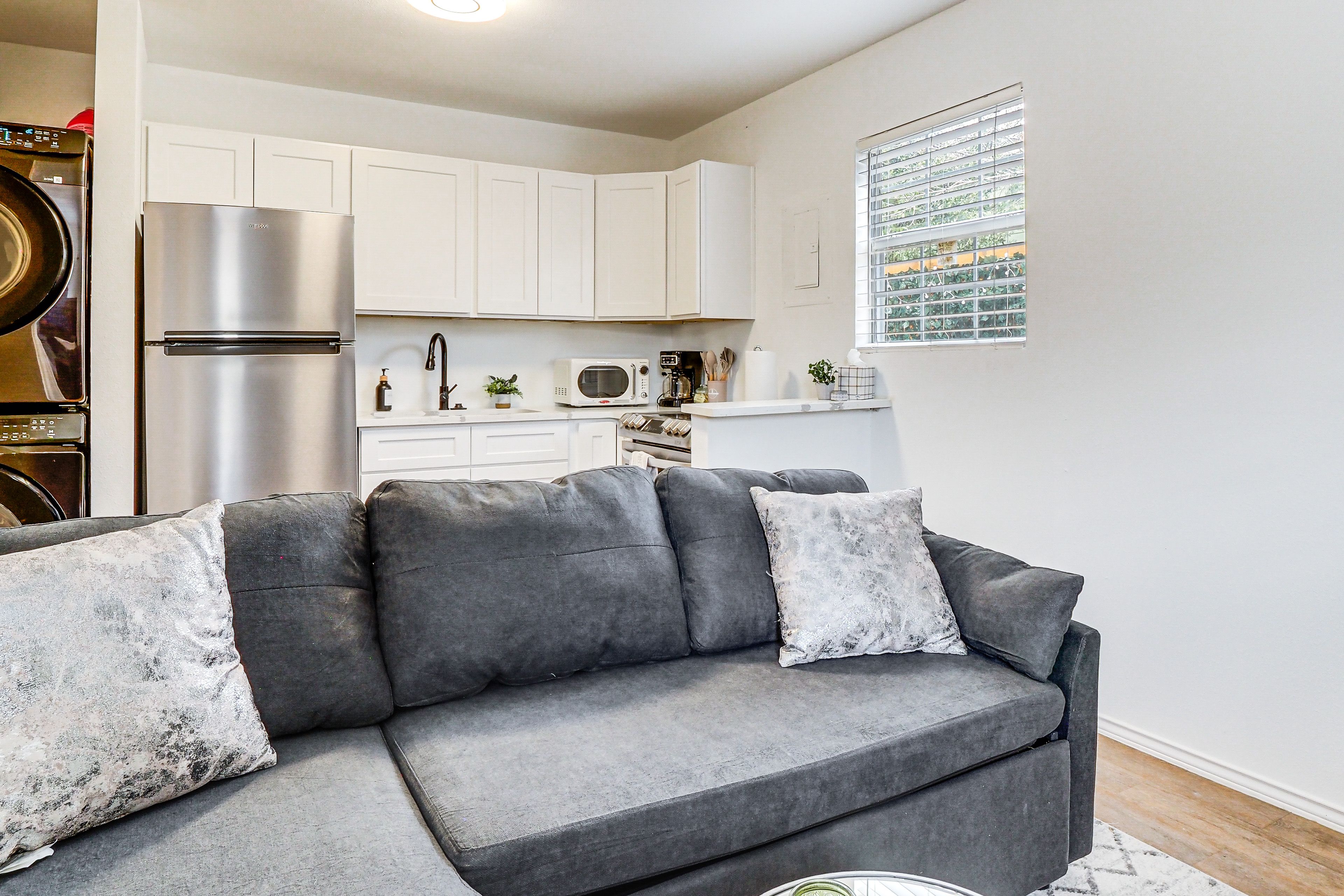 Living Room | Queen Sleeper Sofa | Smart TV | Free WiFi