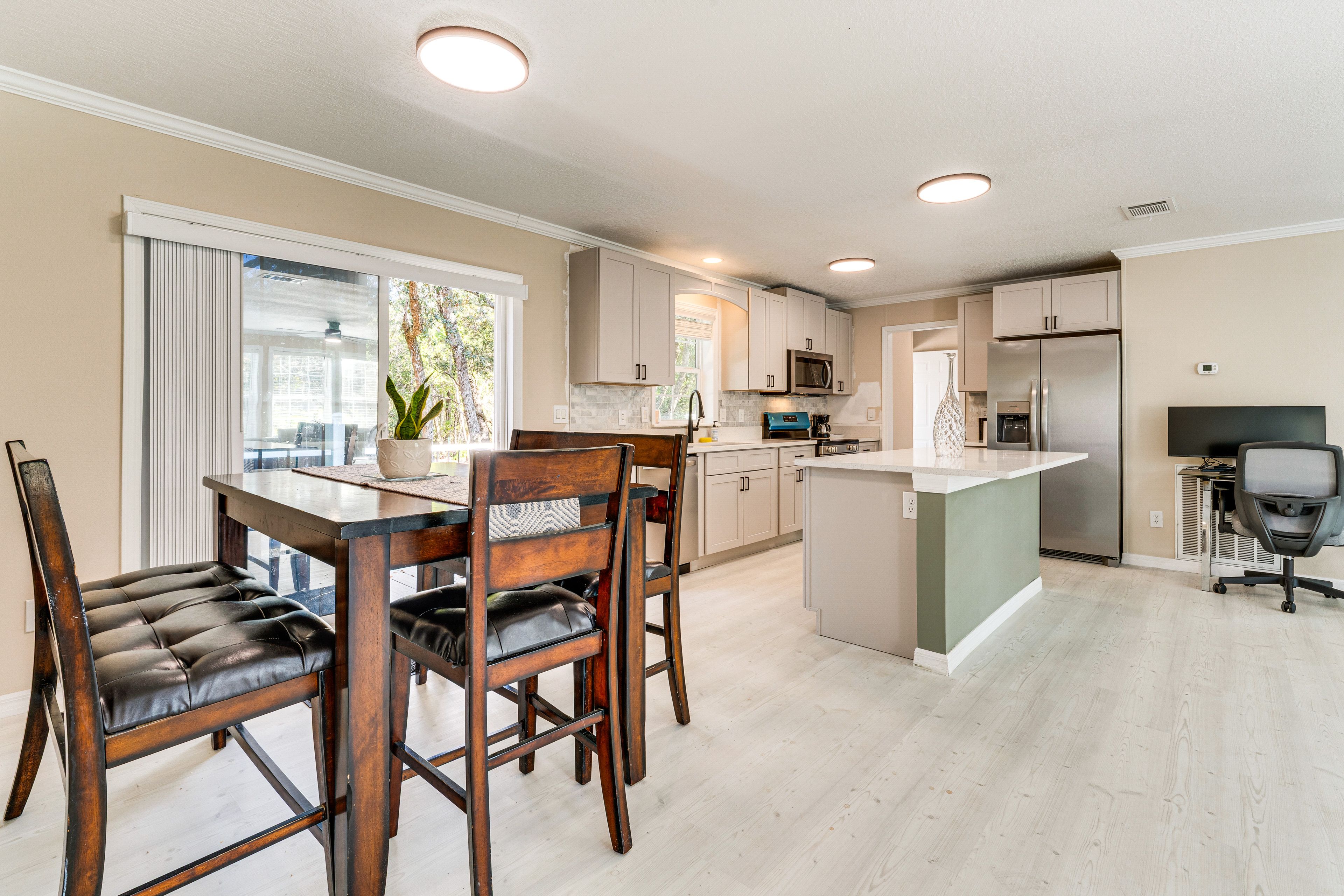 Dining Area | Dishware/Flatware | Free WiFi