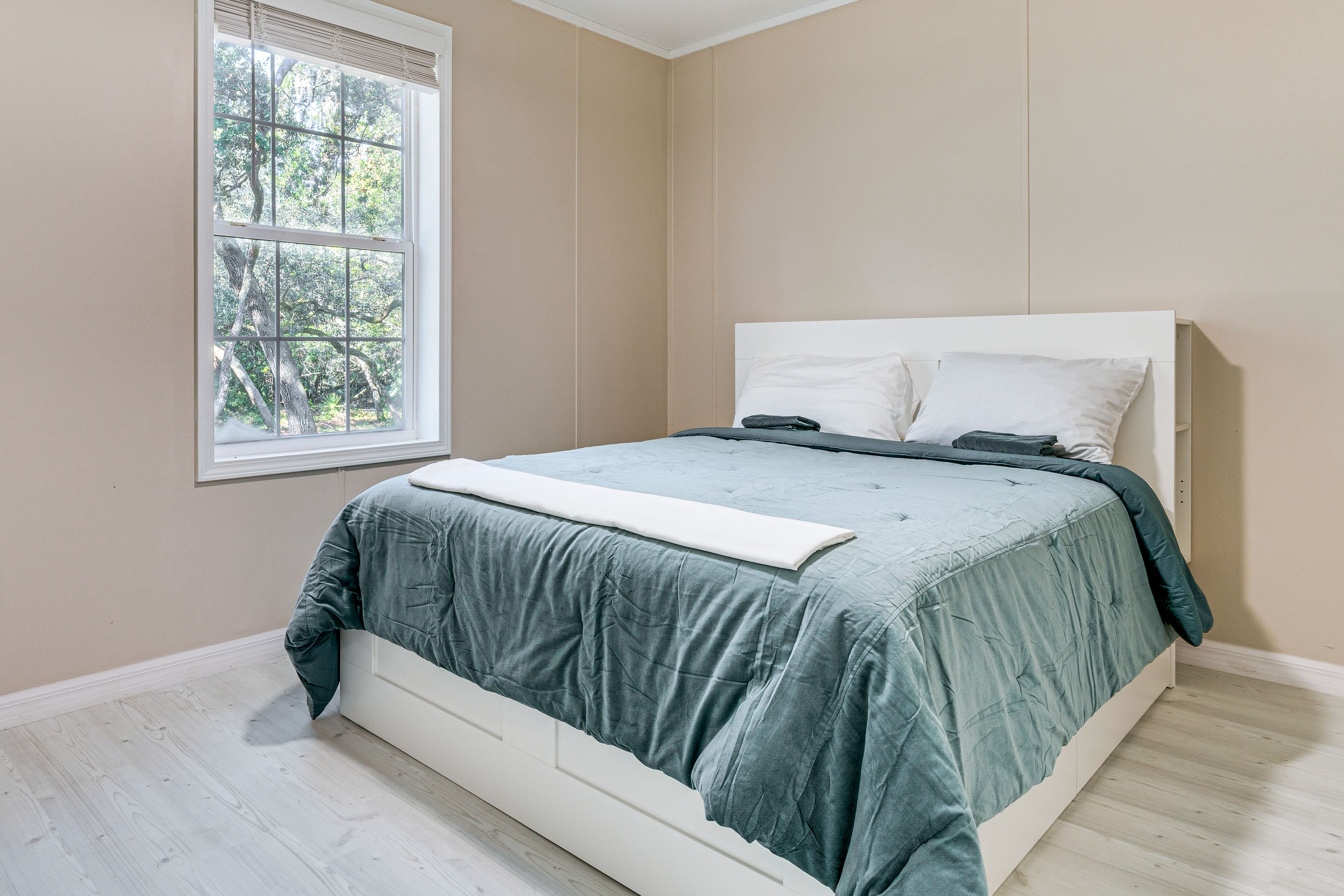 Bedroom 2 | Queen Bed