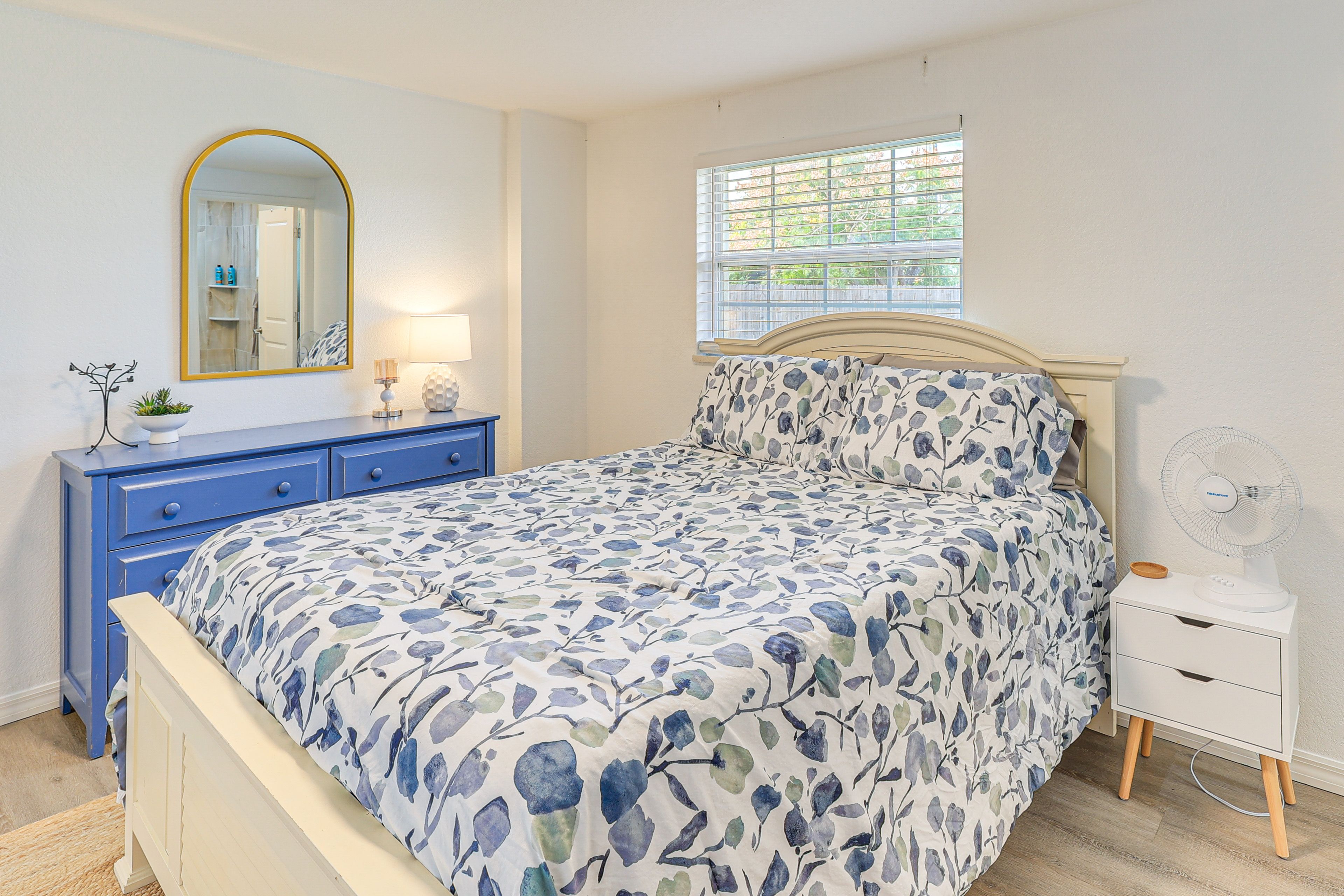 Bedroom 1 | Queen Bed | Linens Provided | Walk-In Closet | En-Suite Bathroom