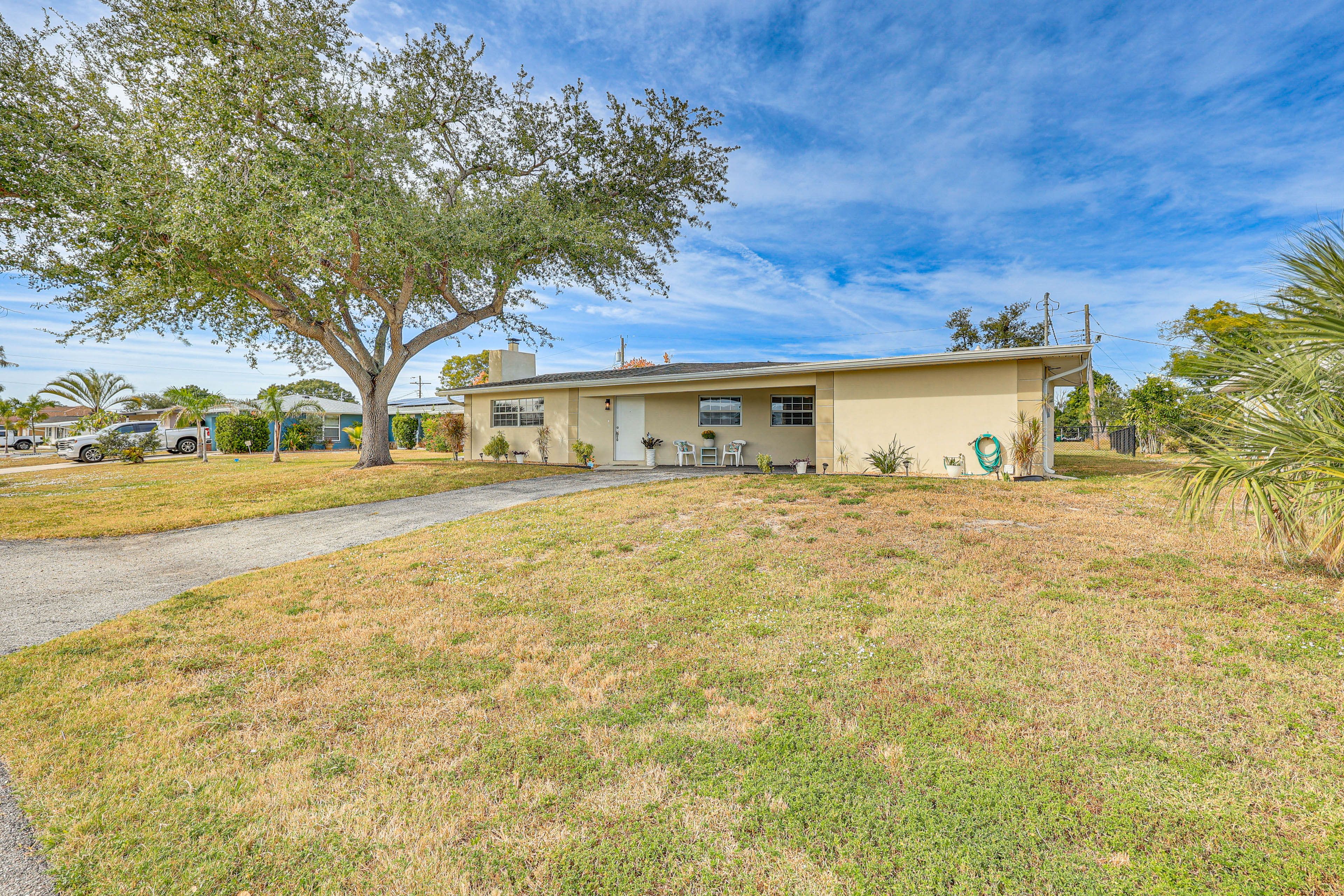 Parking | Driveway (4 Vehicles) | RV/Trailer/Boat Parking