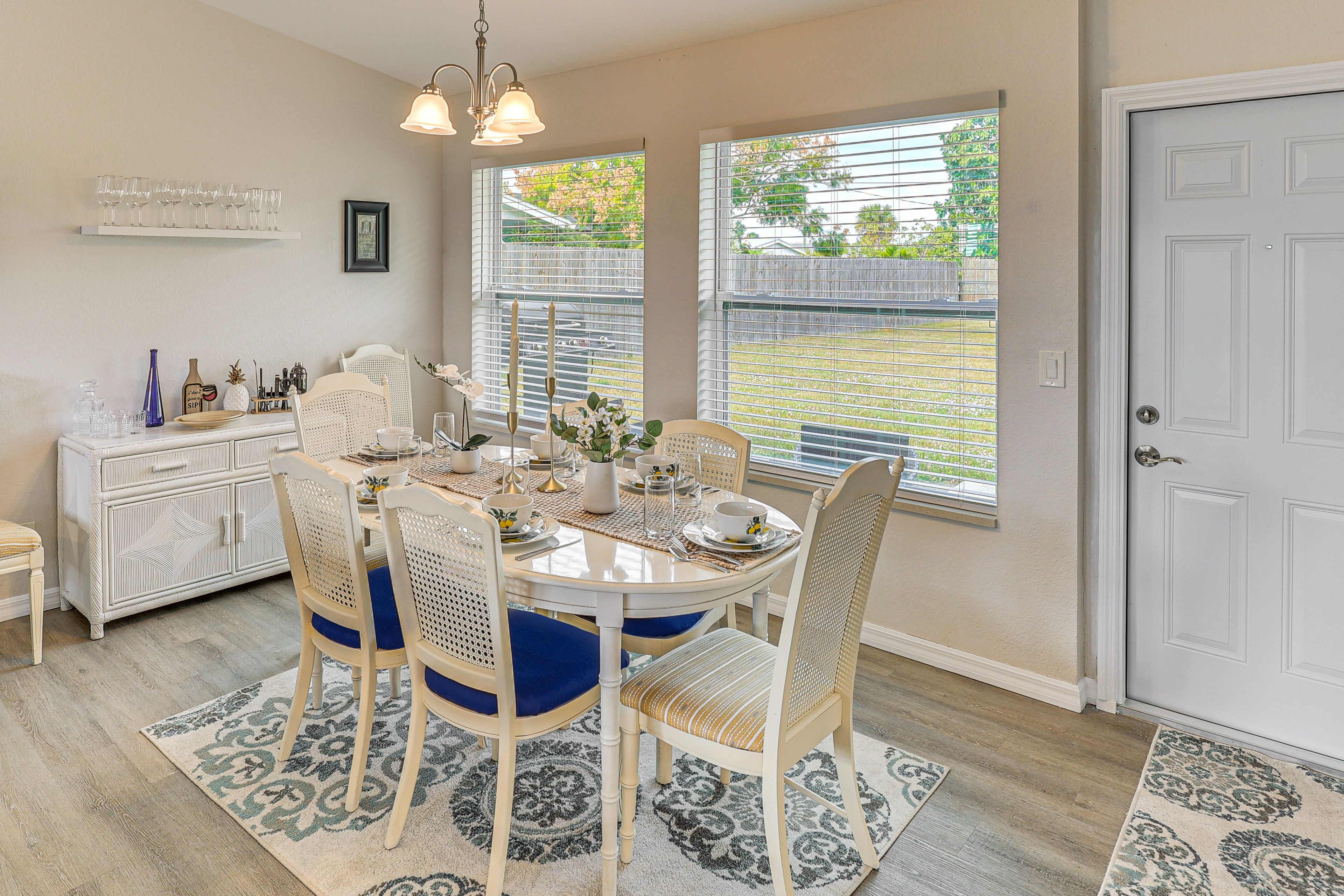 Dining Area | Dishware/Flatware