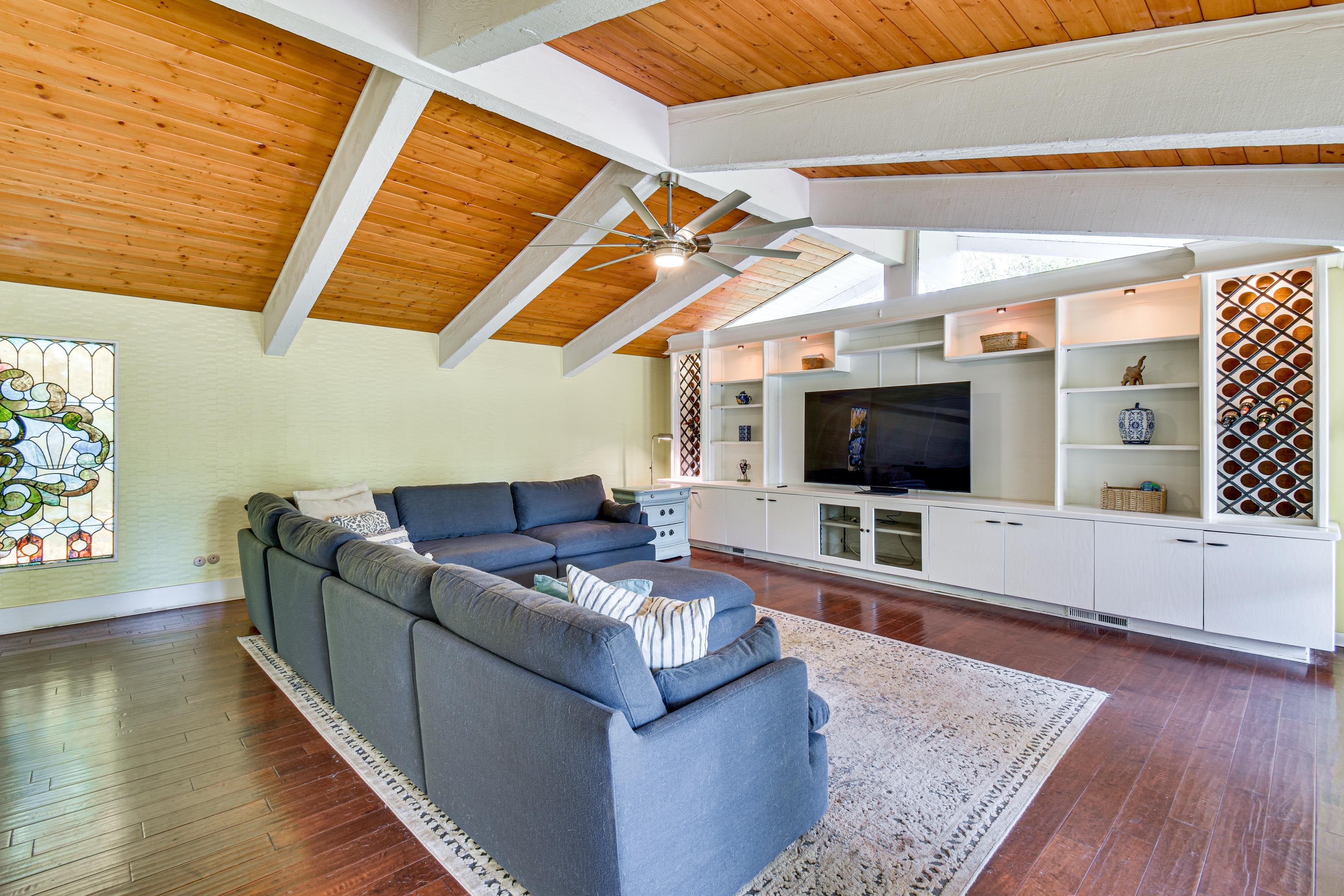 Living Room | Smart TV