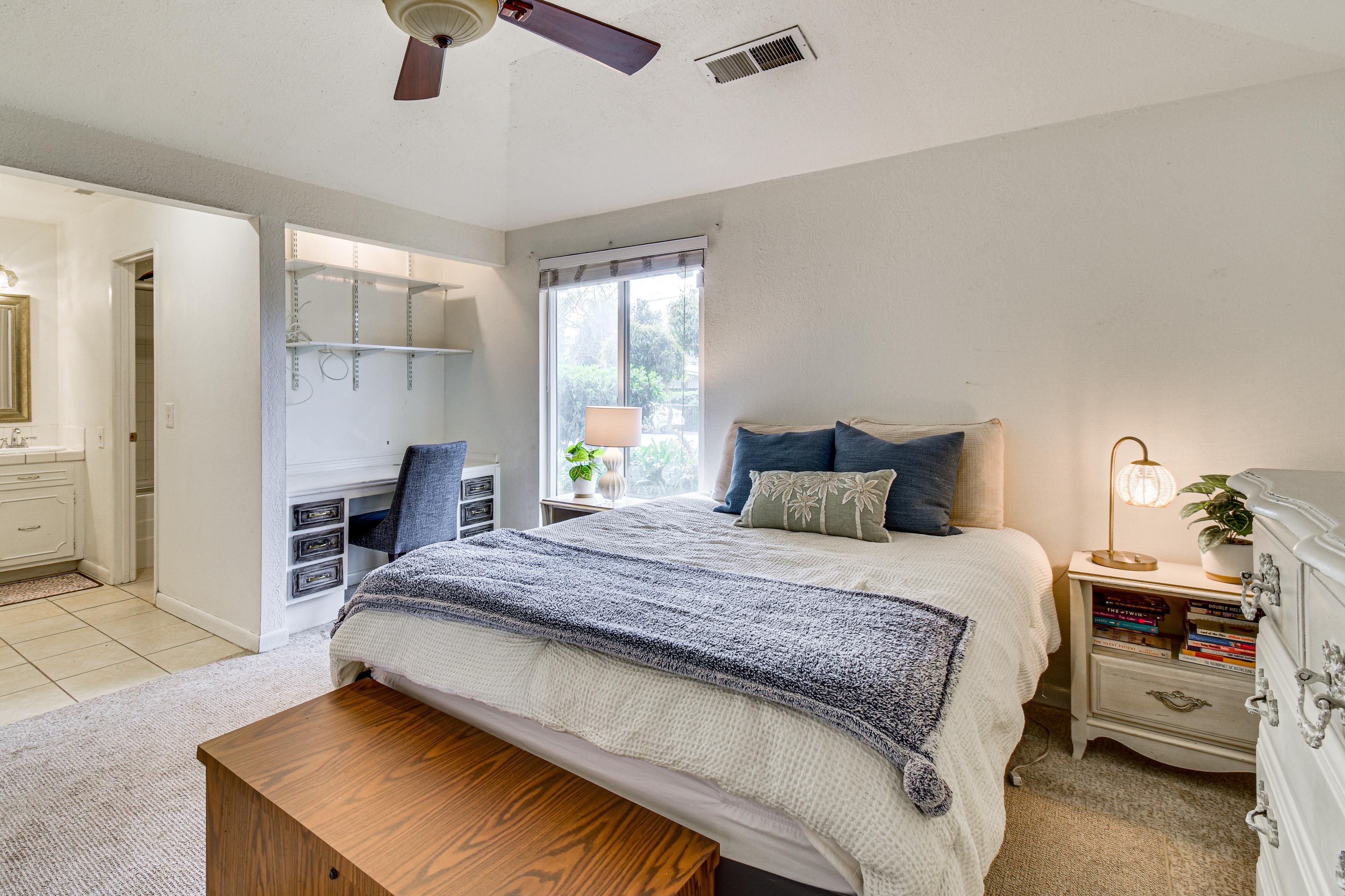 Bedroom 1 | King Bed