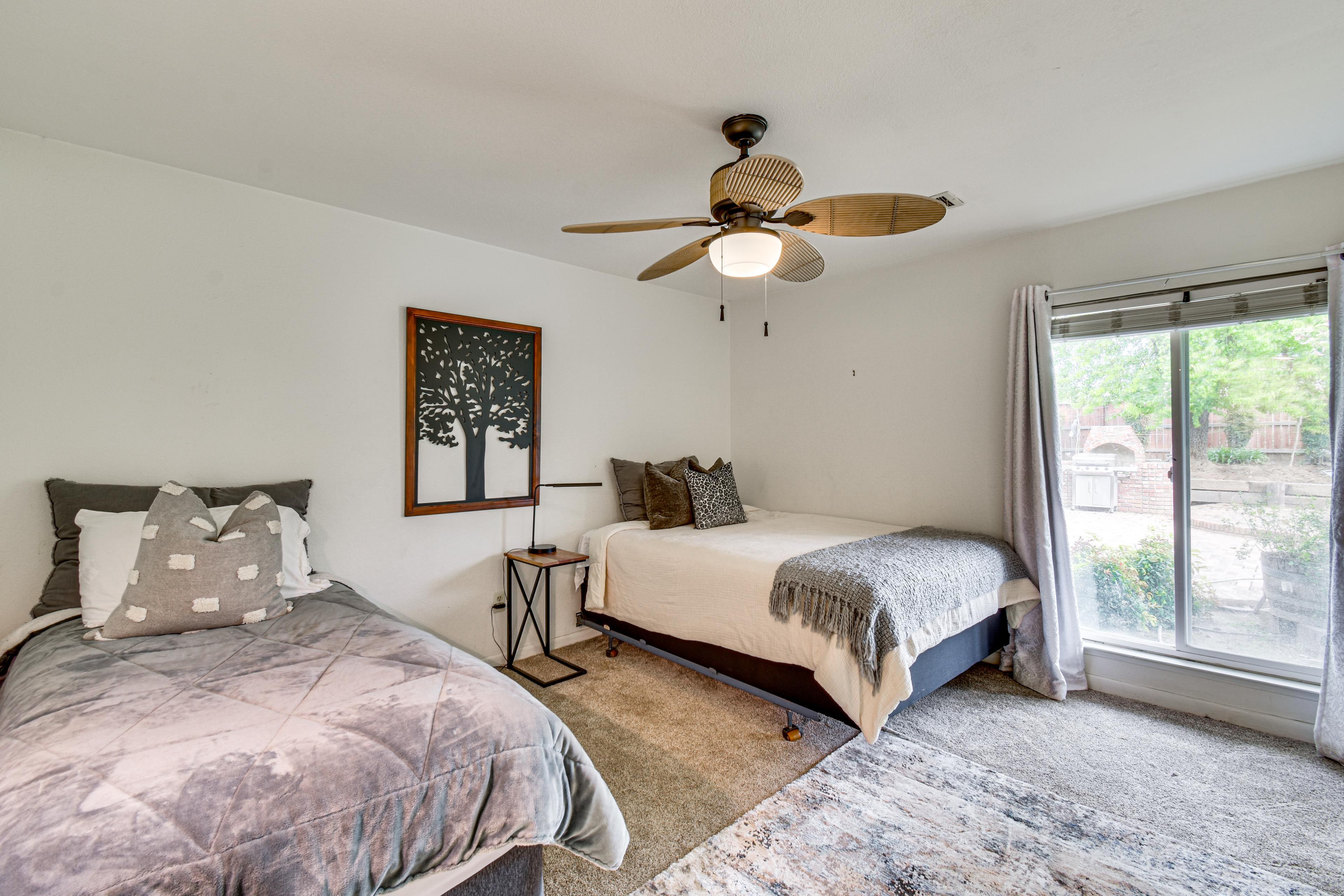 Bedroom 3 | Twin Bed | Queen Bed