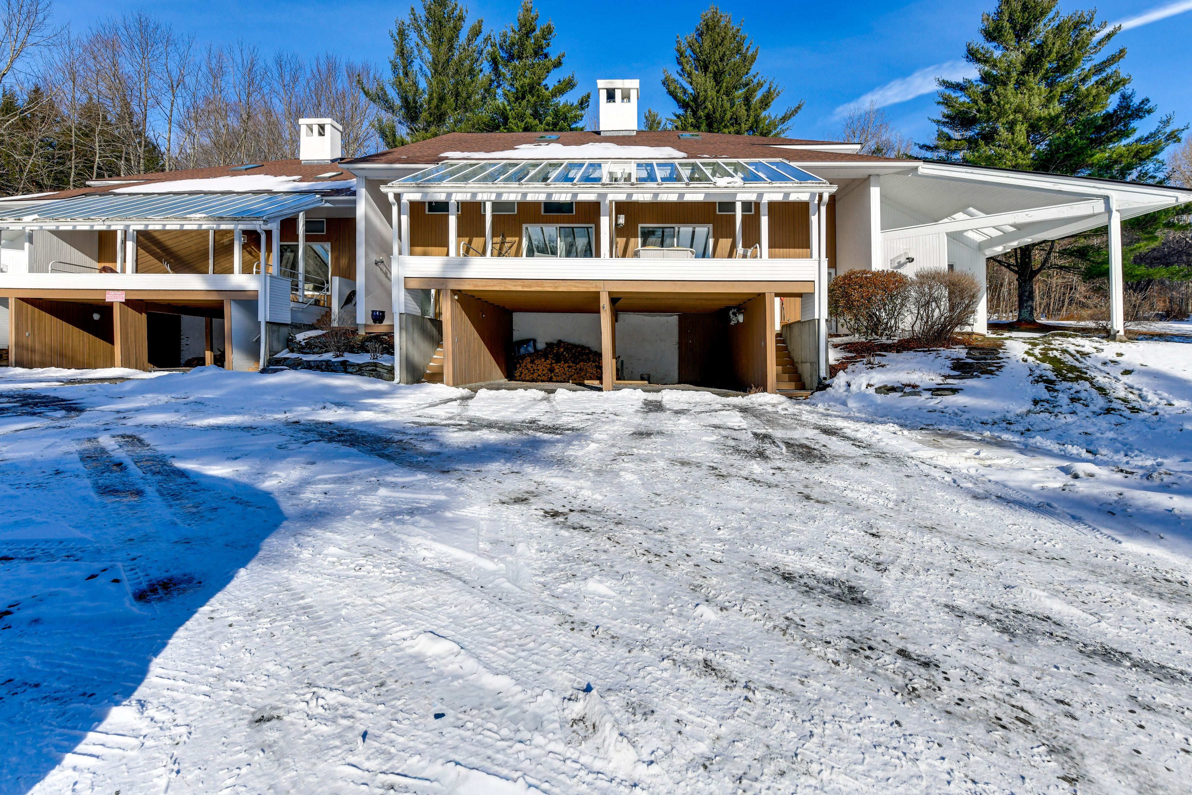 Parking | Carport (1 Vehicle) | Driveway (1 Vehicle)