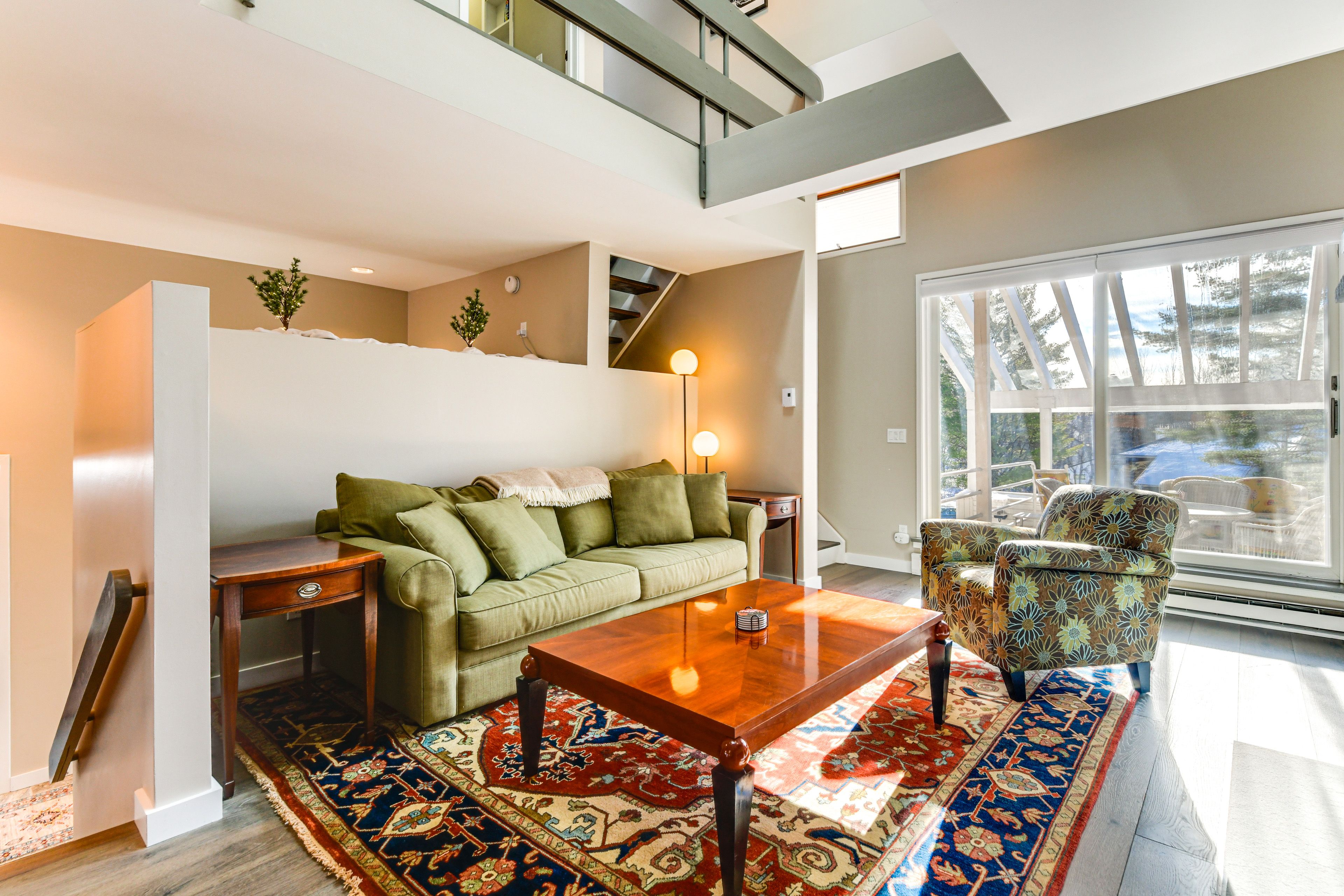 Living Room | Queen Sleeper Sofa | Smart TV | Gas Fireplace | Main Level