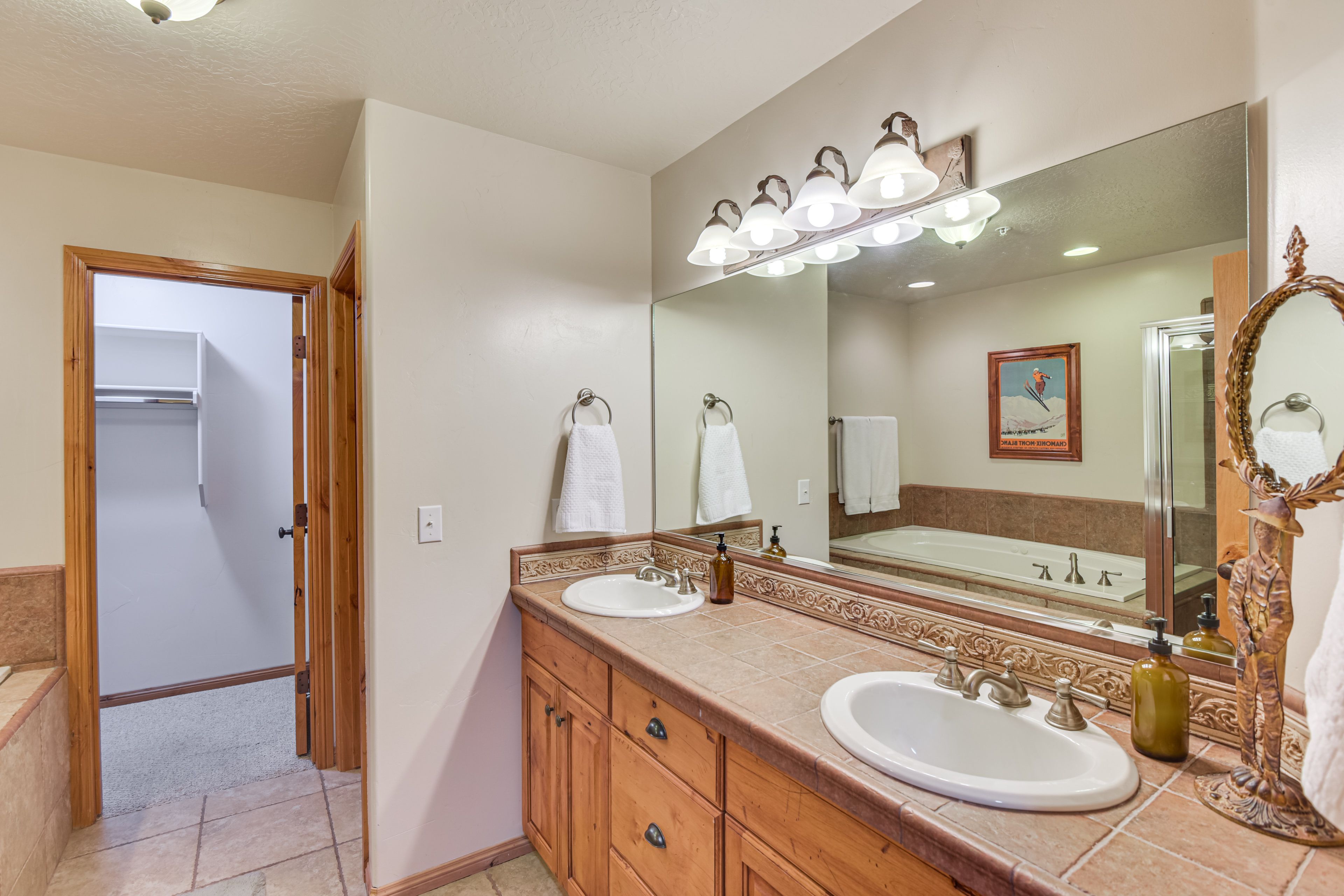En-Suite Bathroom | Main Level | Towels Provided