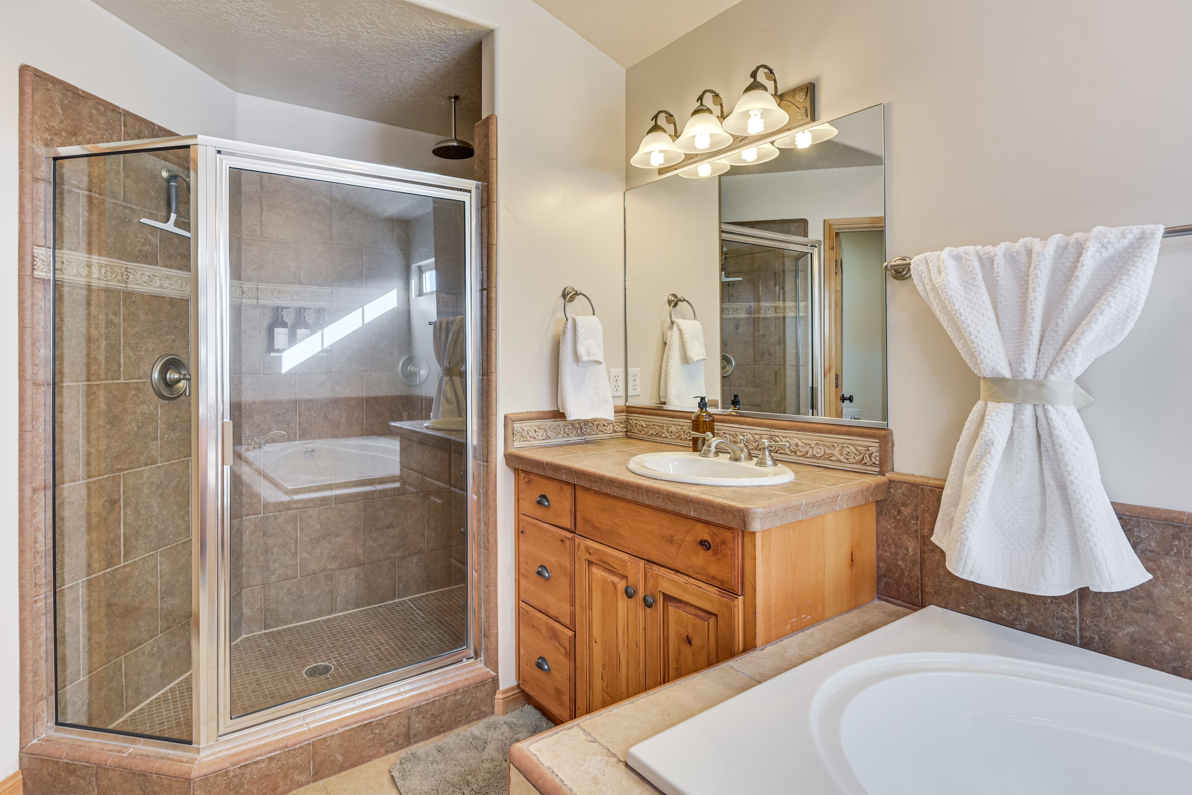 En-Suite Bathroom | Top Level | Complimentary Toiletries