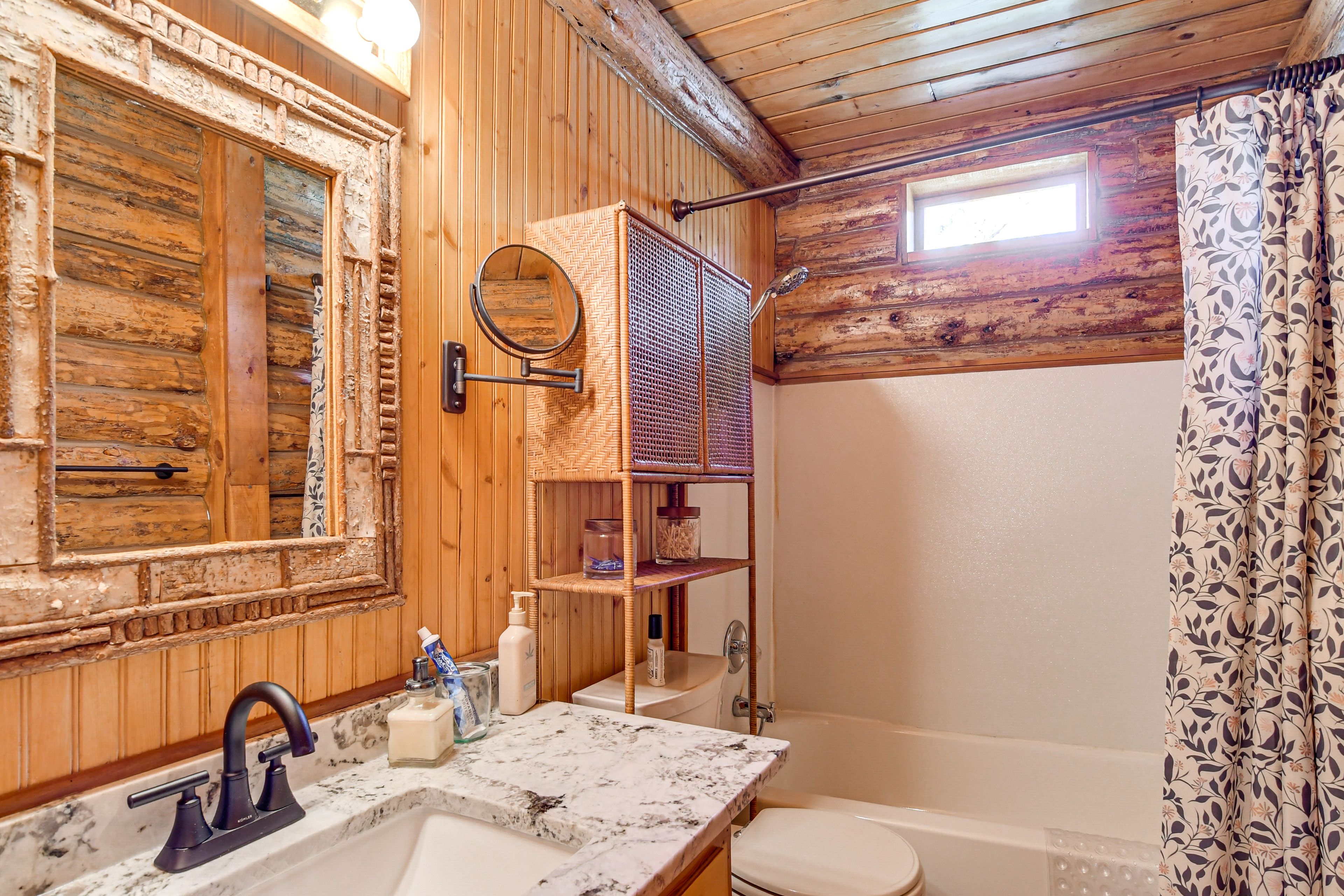 Bathroom | 3rd Floor