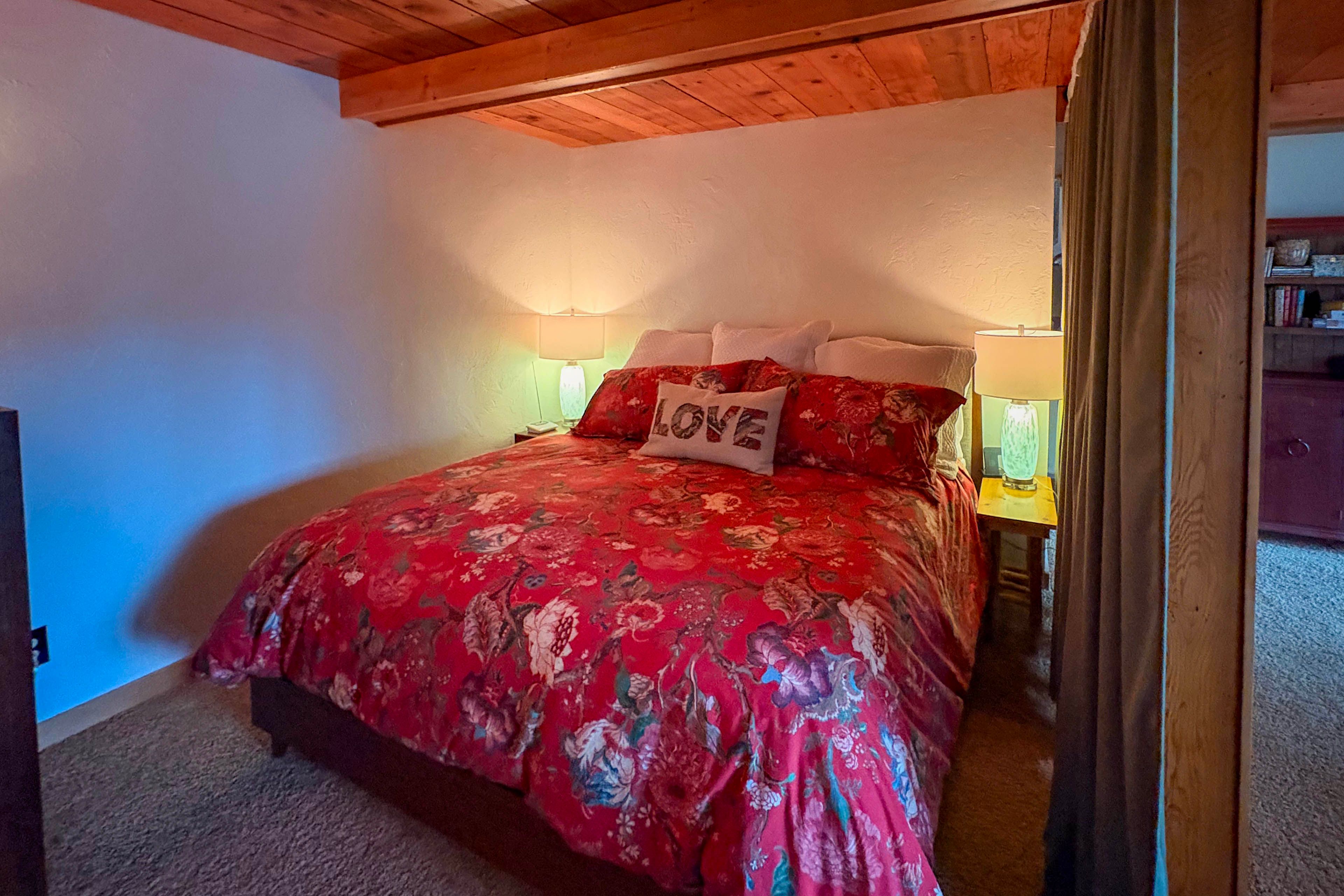 Sleeping Nook | King Bed | 1st Floor