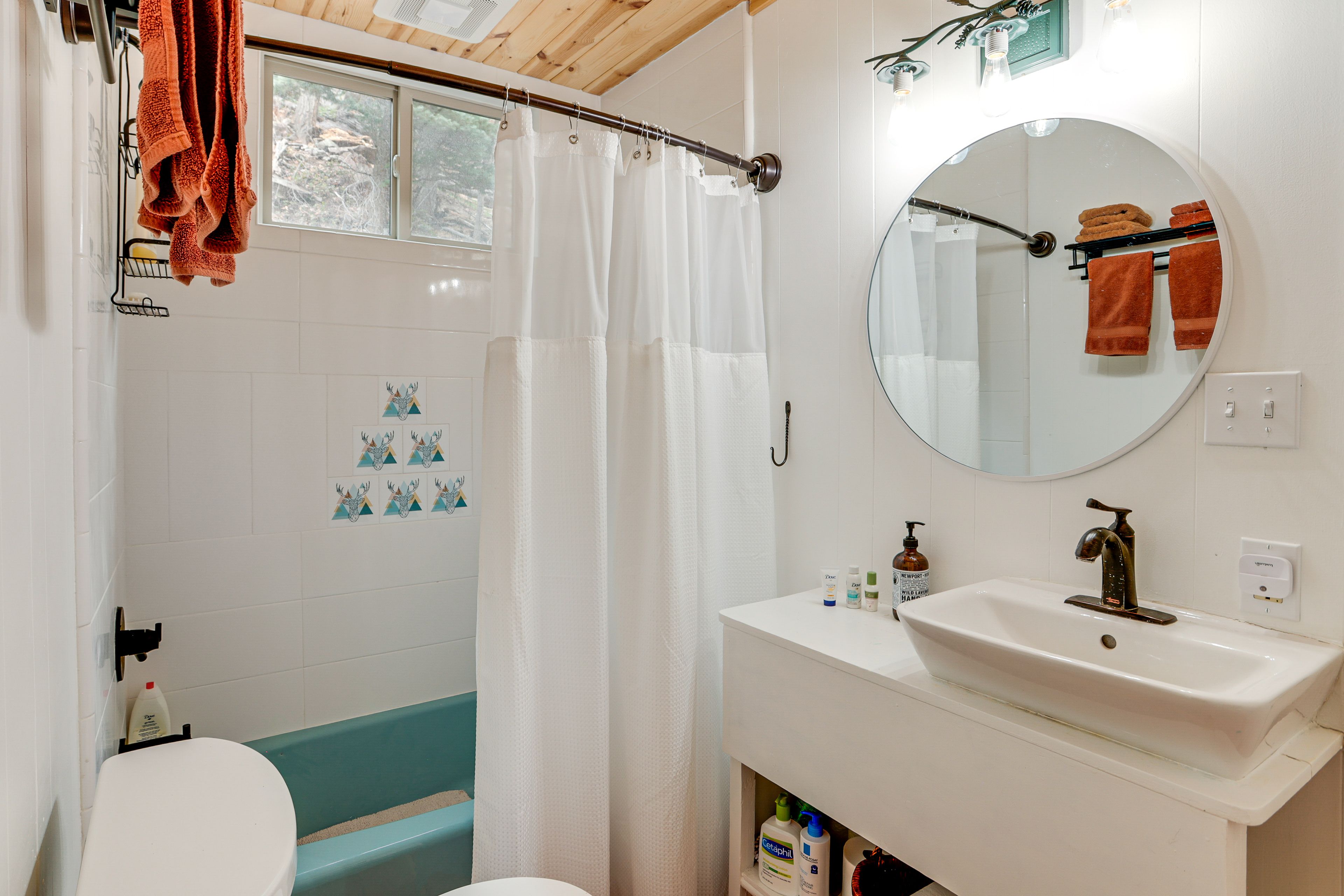 Full Bathroom | 1st Floor