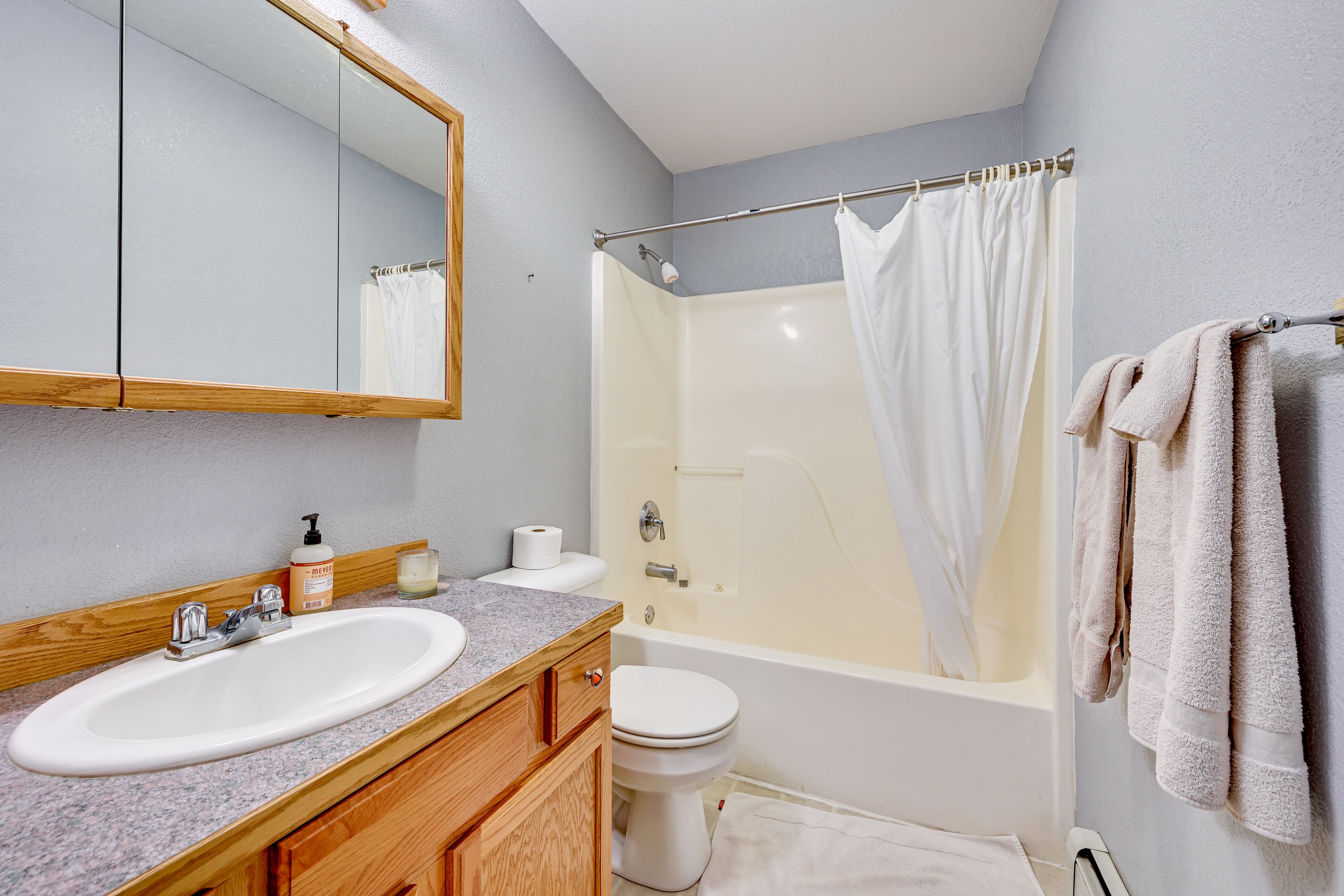 Full Bathroom | Linens & Towels