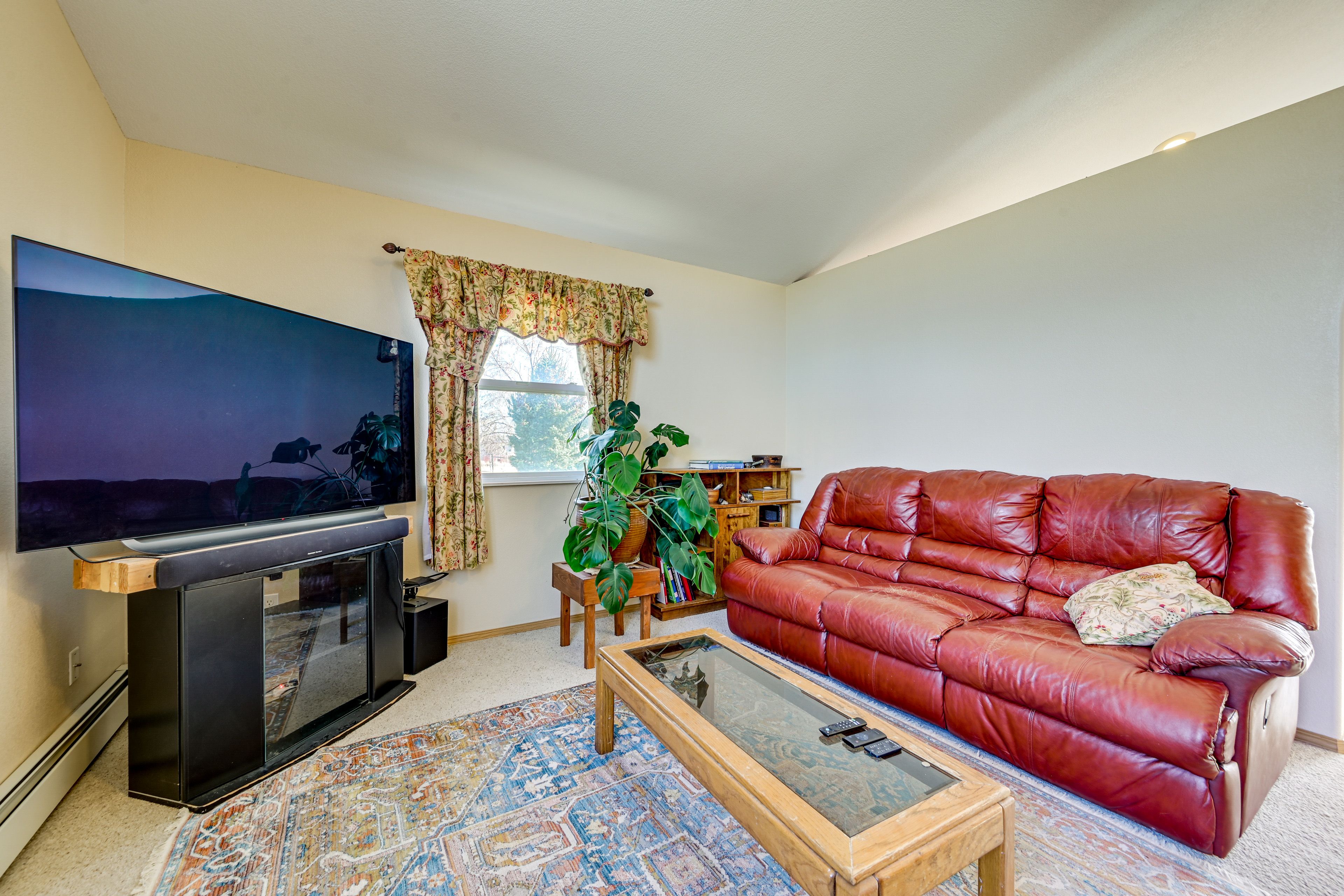 Living Room | Baseboard Radiant Heating | Window A/C Unit | Free WiFi