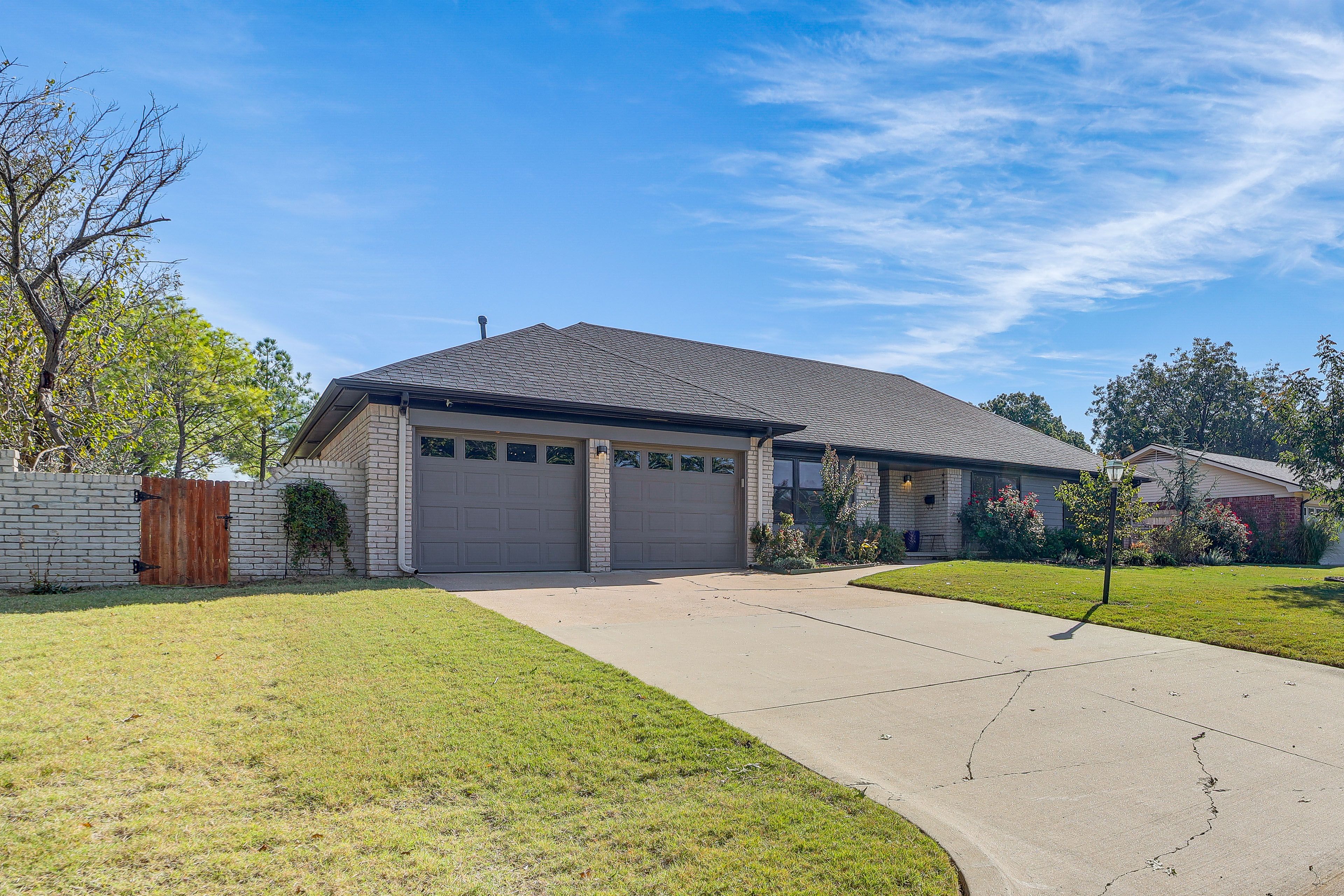 Parking | Garage (2 Vehicles) | Driveway (2 Vehicles)
