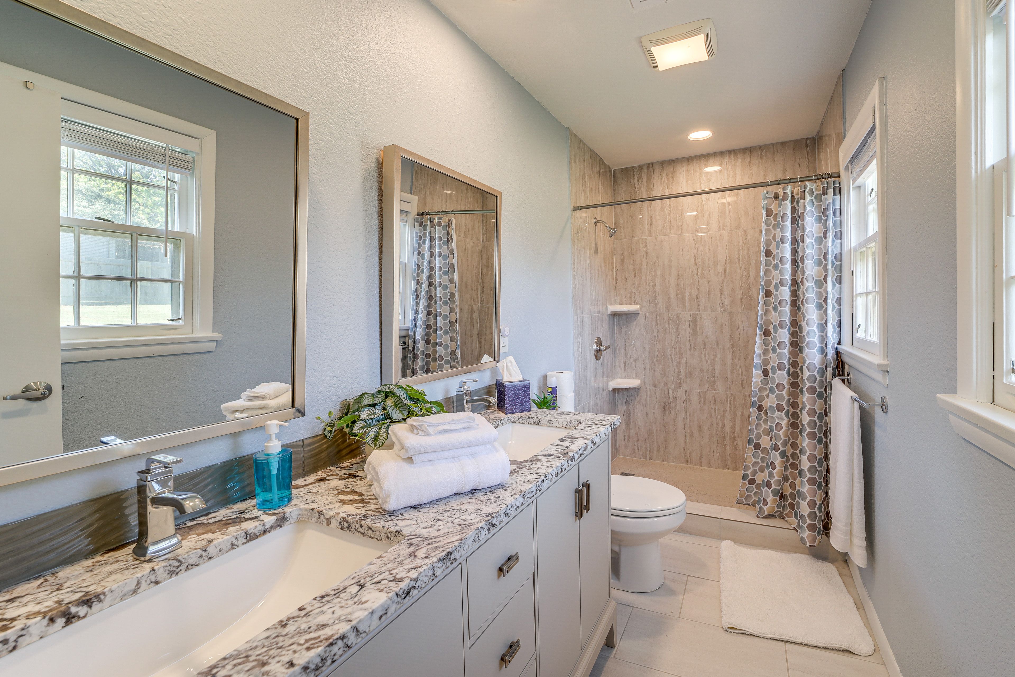 En-Suite Bathroom | Towels Provided