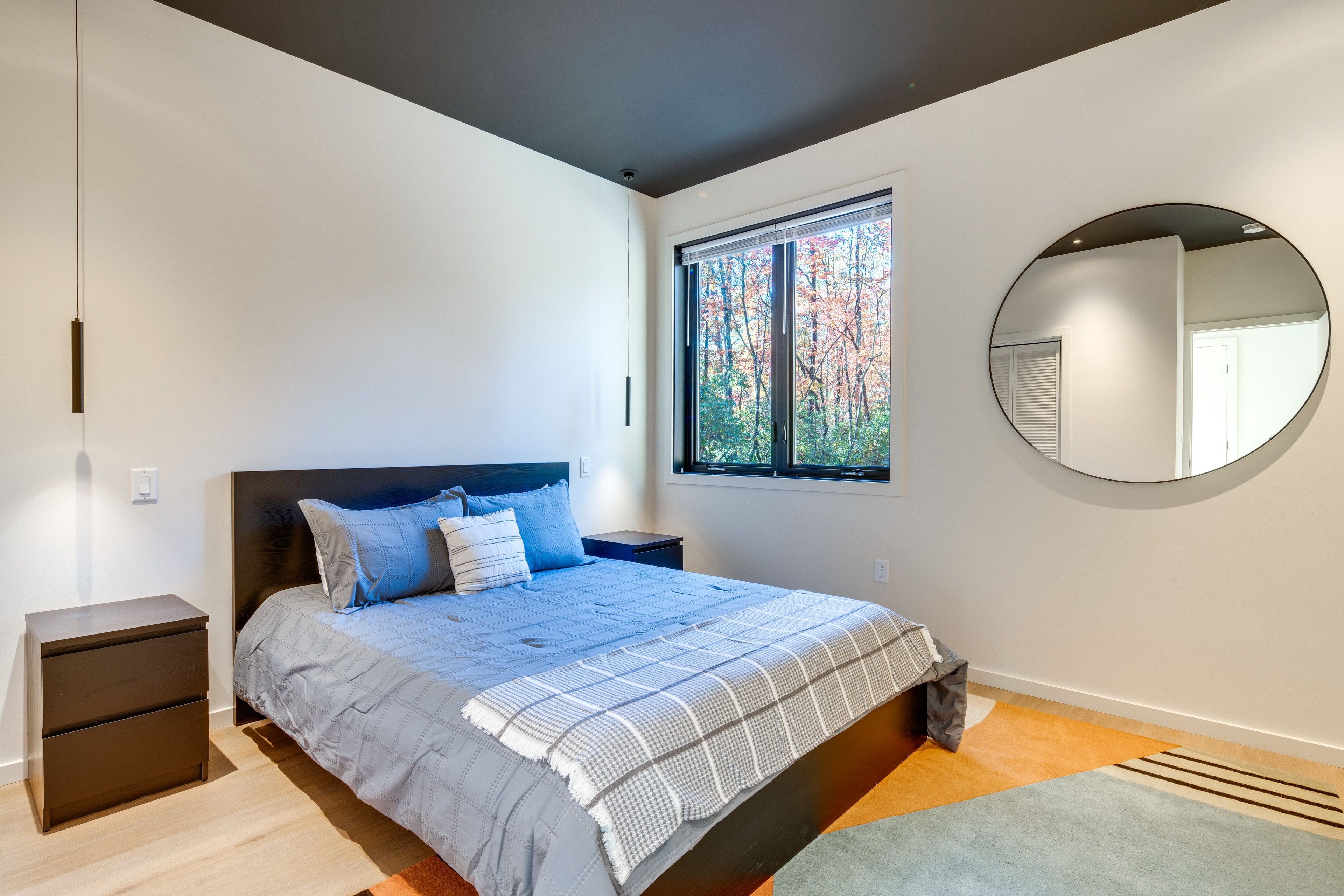 Bedroom 1 | Queen Bed | Main Level