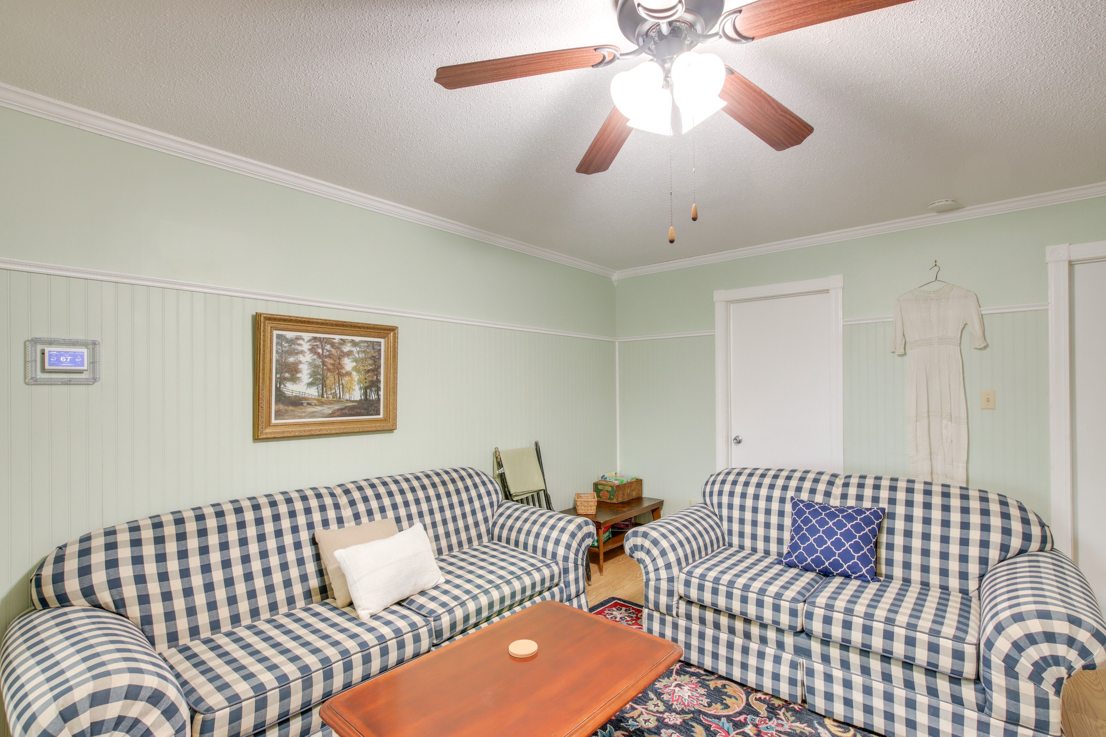 Living Room | Smart TV | Free WiFi