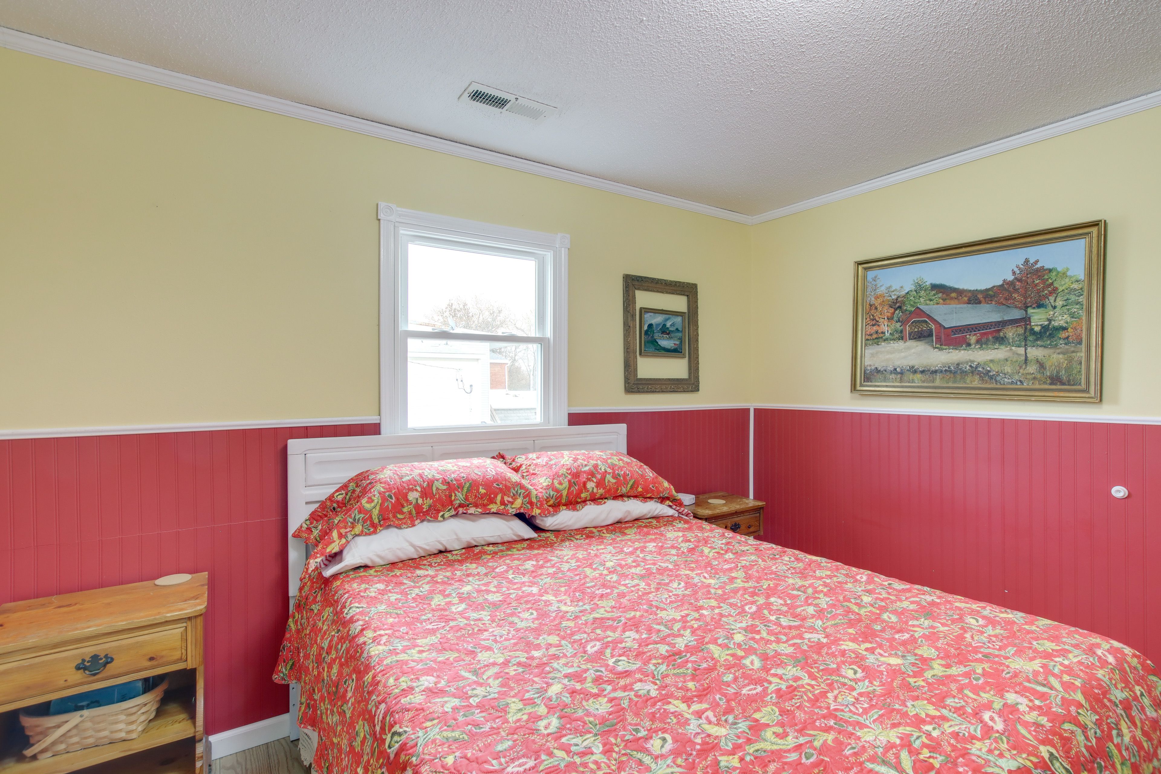 Bedroom 1 | Queen Bed