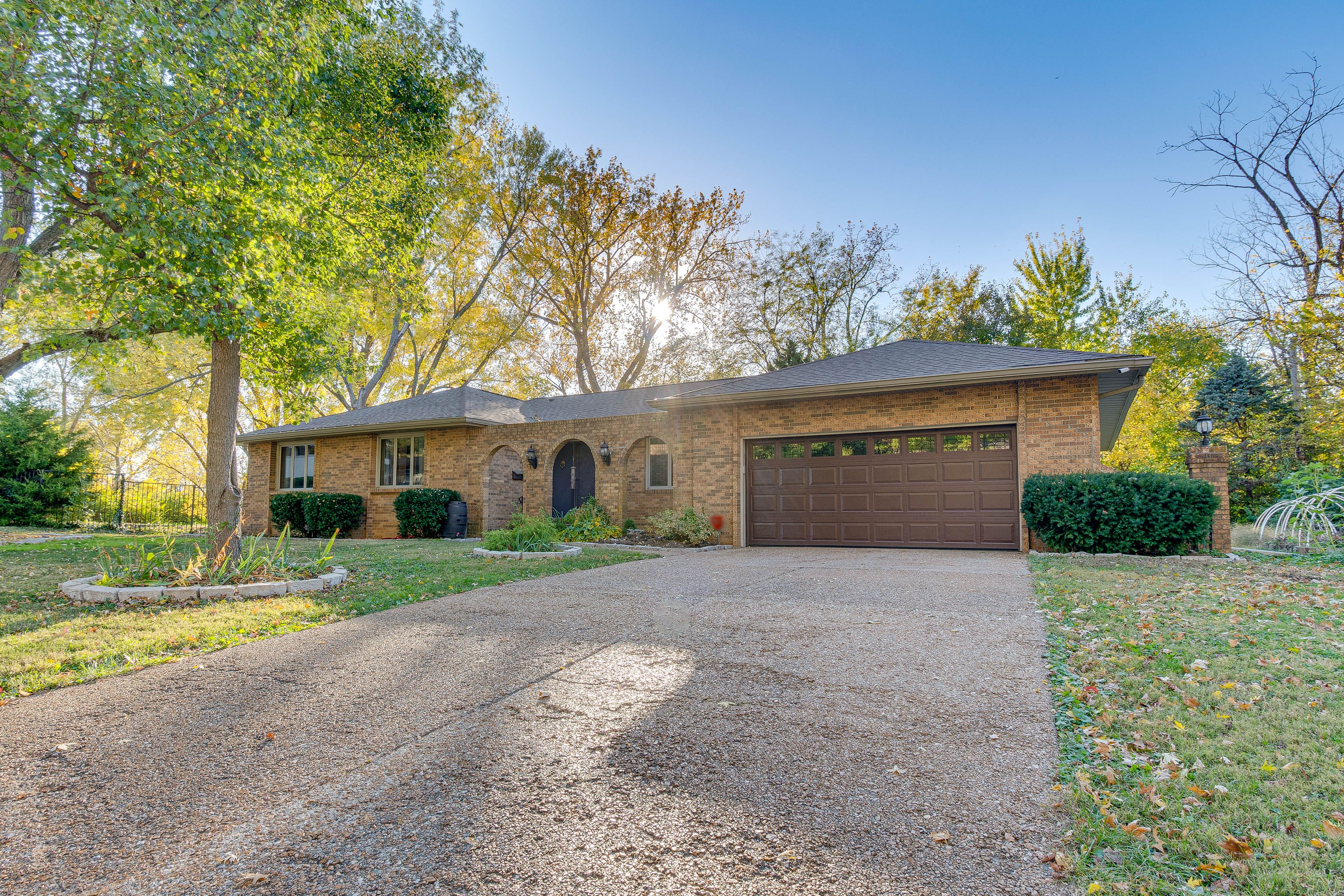 Parking | Driveway (3 Vehicles)