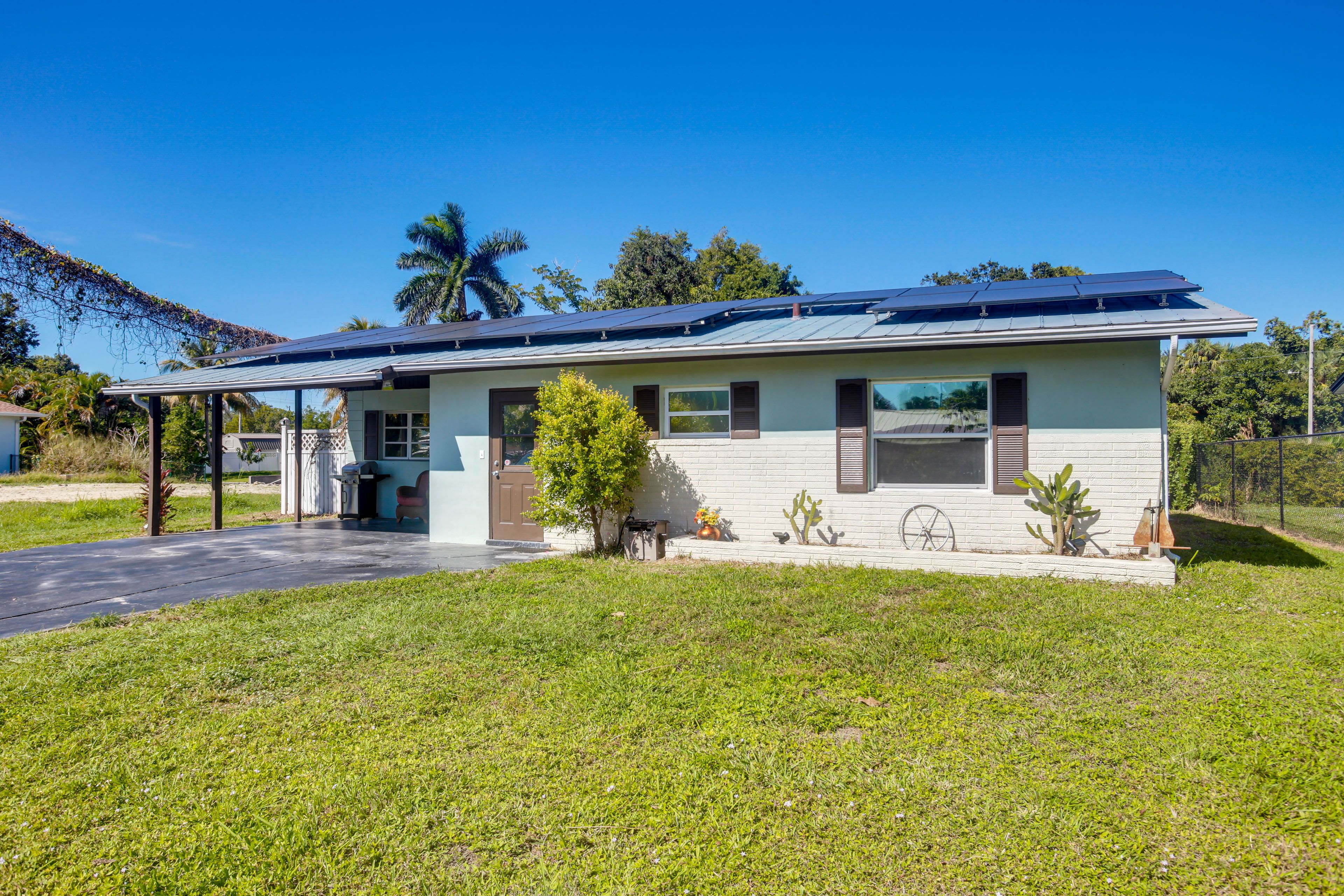 North Fort Myers Vacation Rental | 3BR | 2BA | 1,132 Sq Ft | 1 Step to Enter