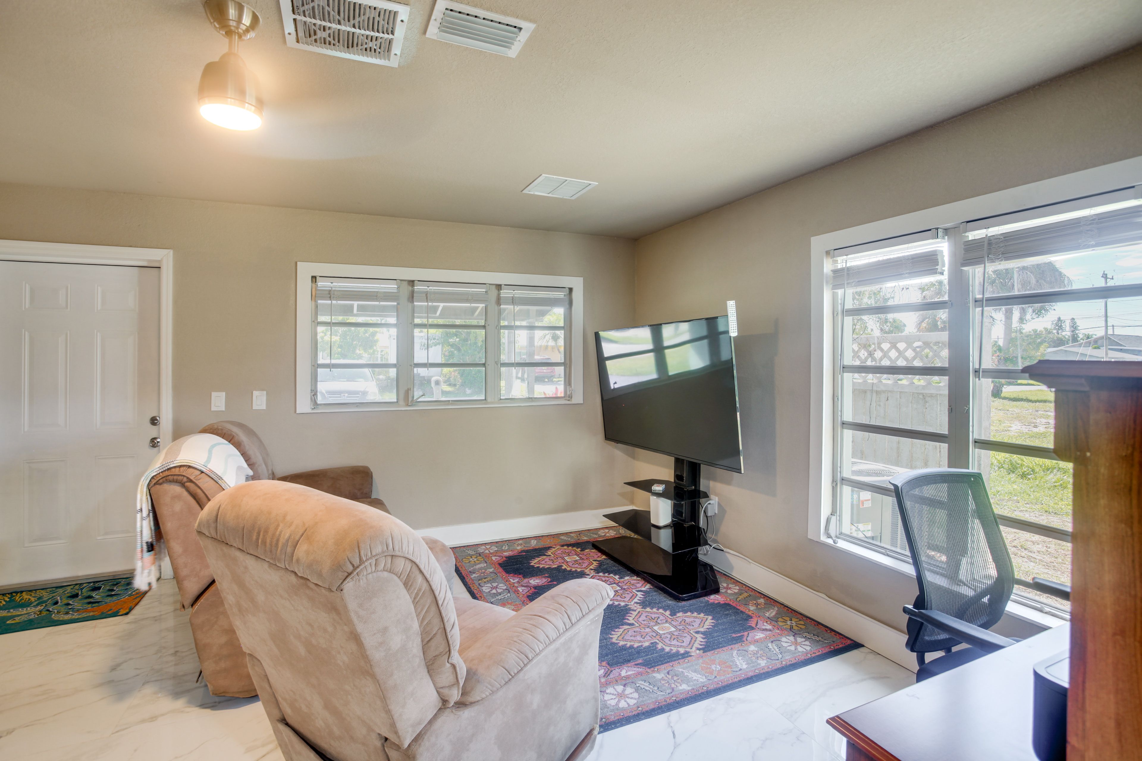 Living Room | Smart TV