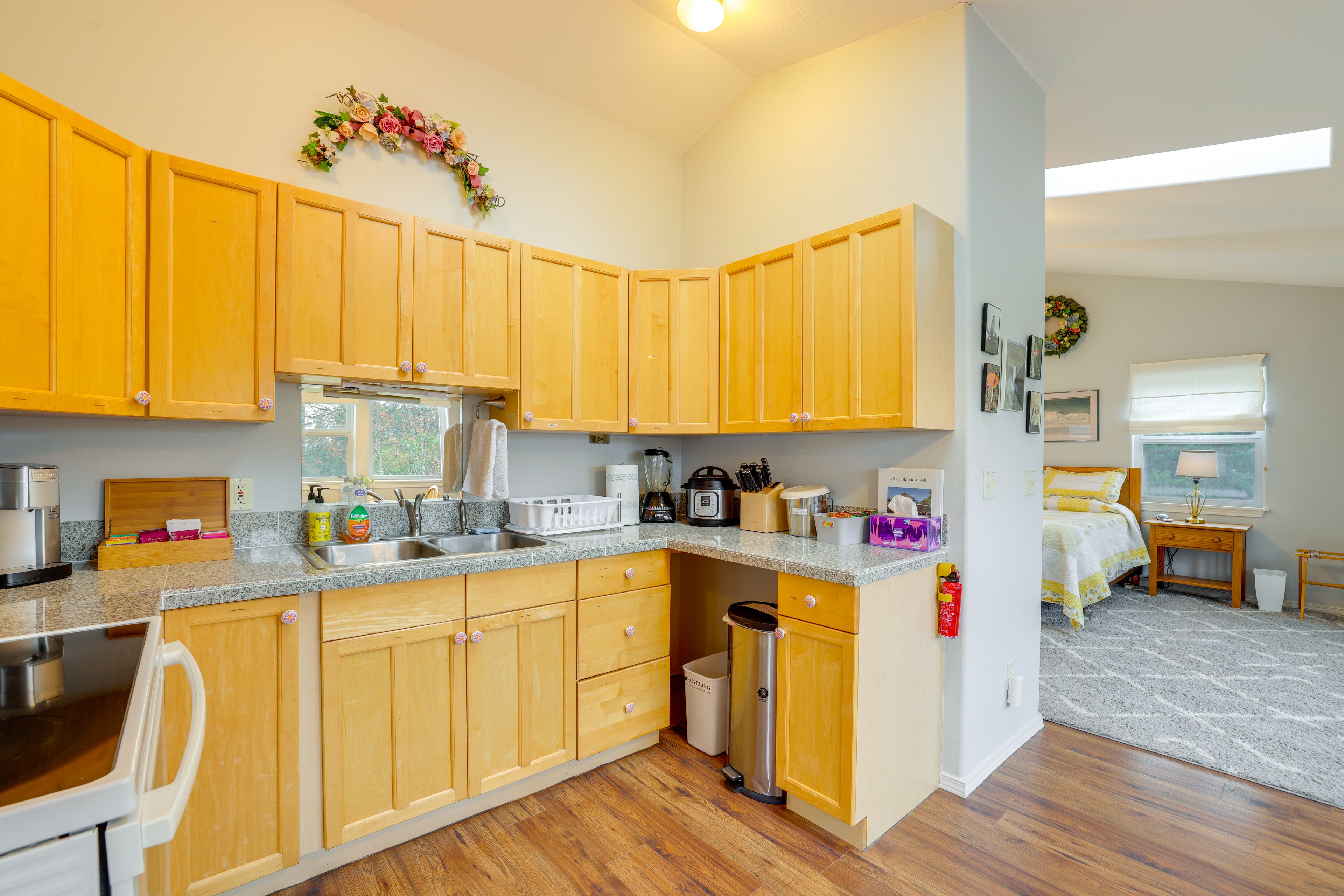 Kitchen | Cooking Basics | Kuerig Coffee Maker w/ Coffee Provided