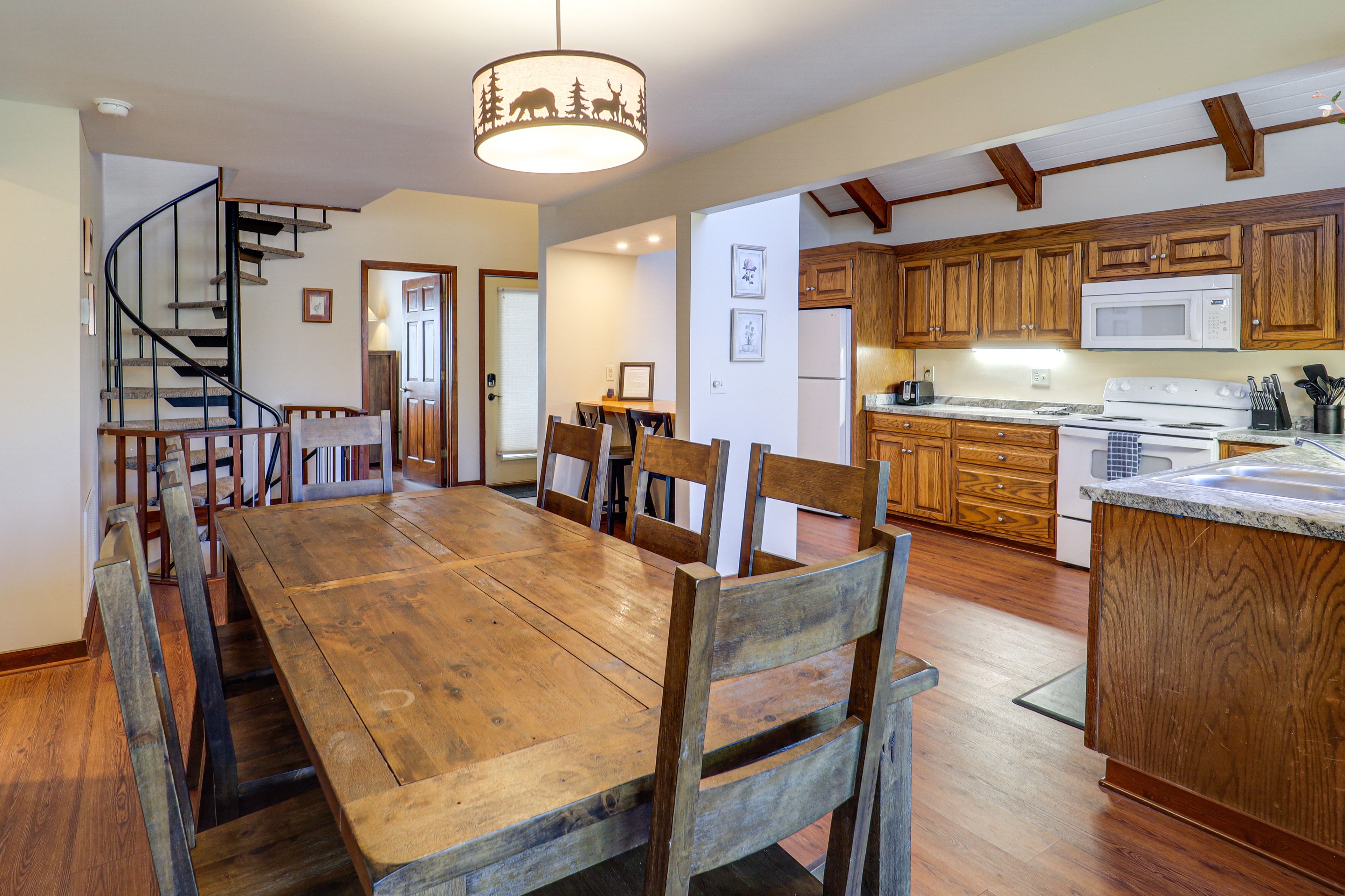 Dining Table | Dishware & Flatware