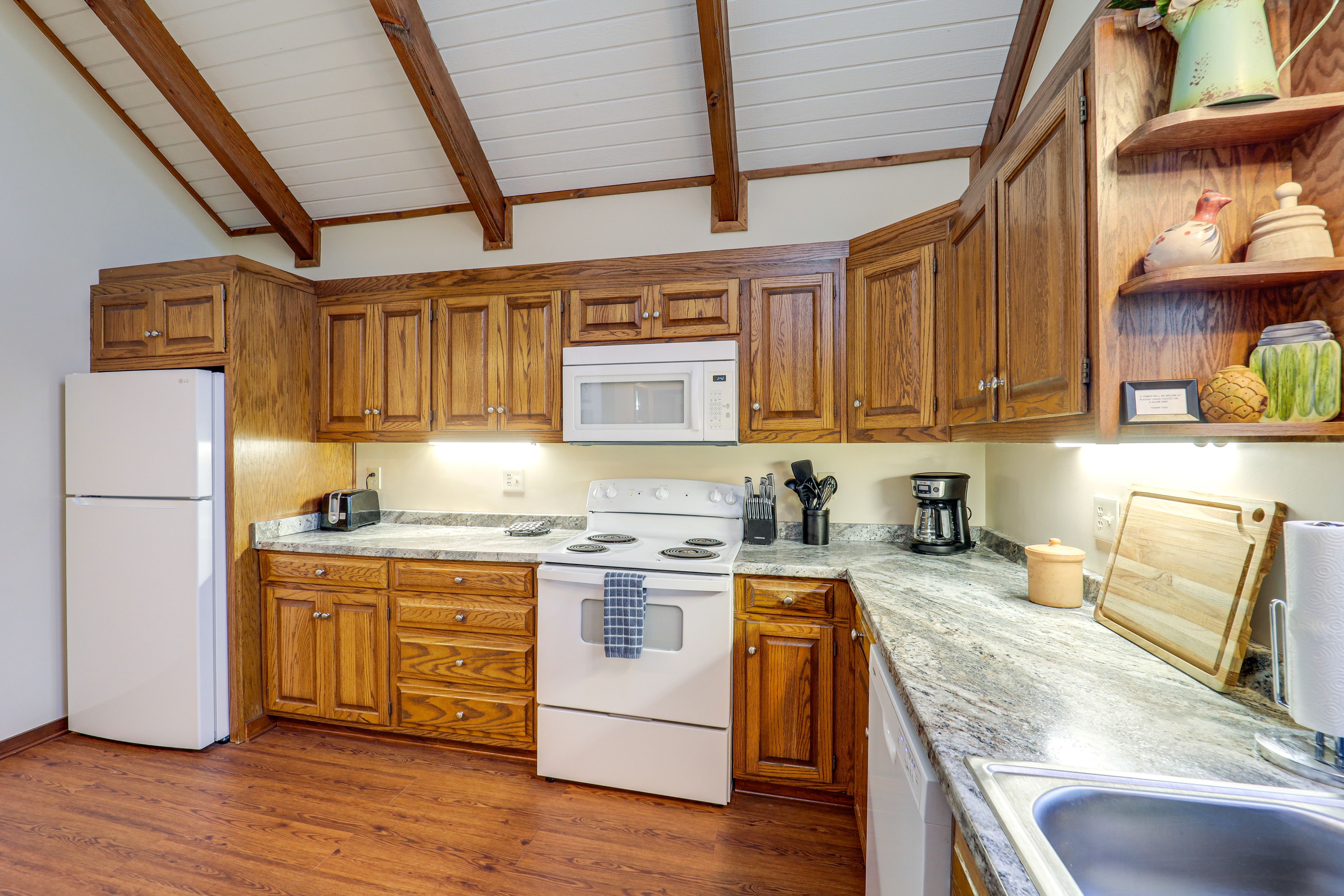 Kitchen | Keurig | Main Floor