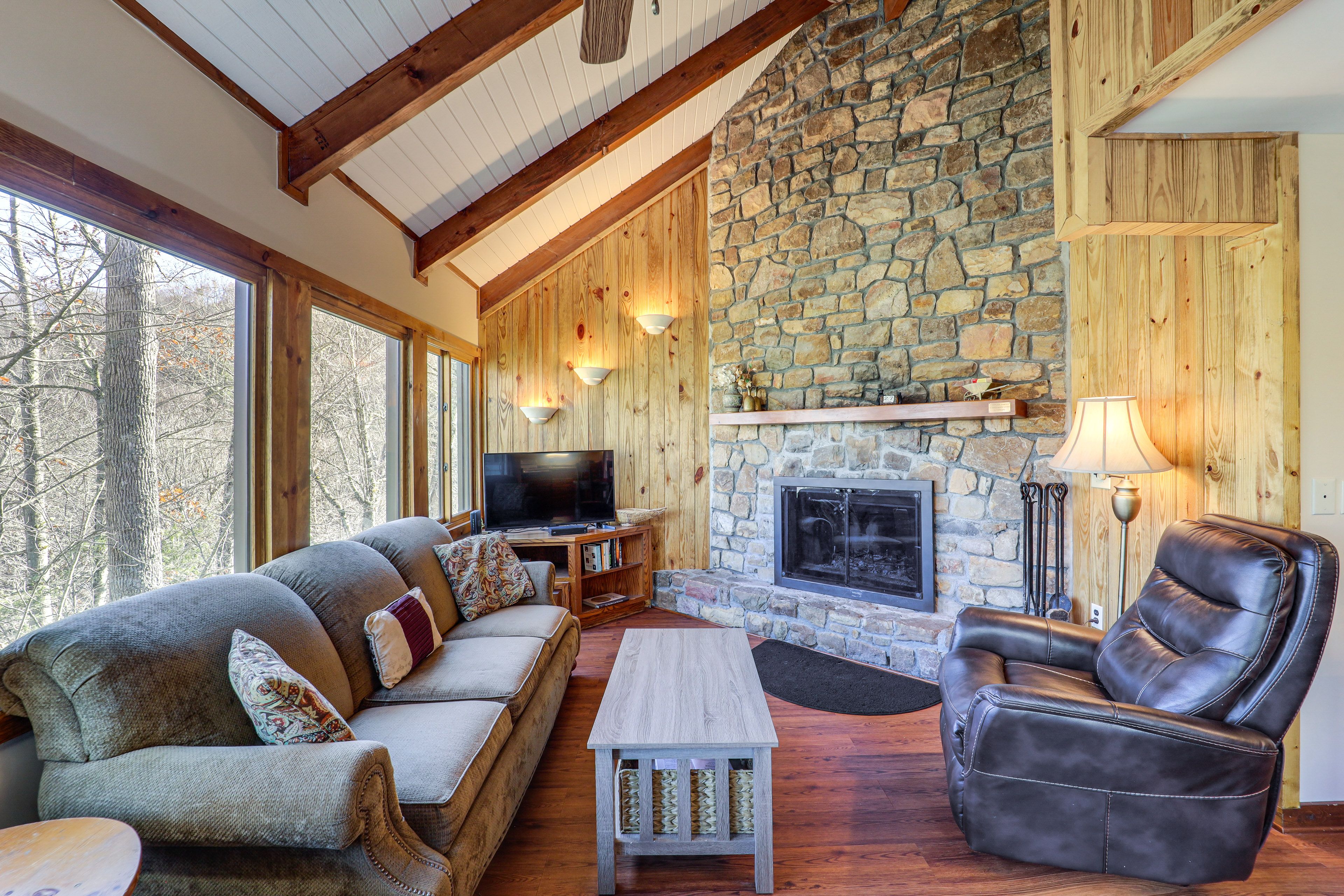 Sugar Mountain Vacation Rental | 3BR | 3BA | 2 Steps Required | 1,800 Sq Ft