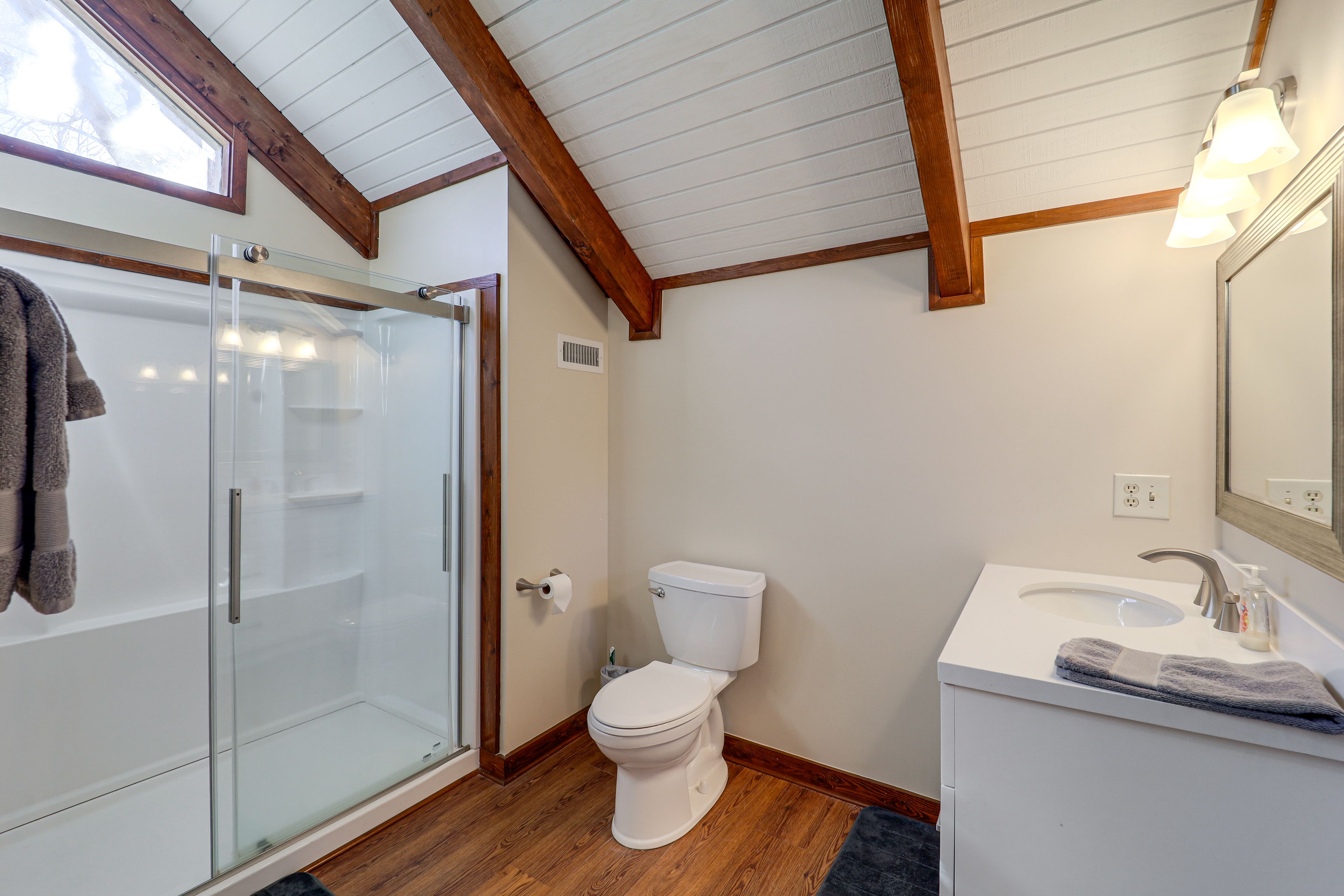 En-Suite Bathroom | Top Floor