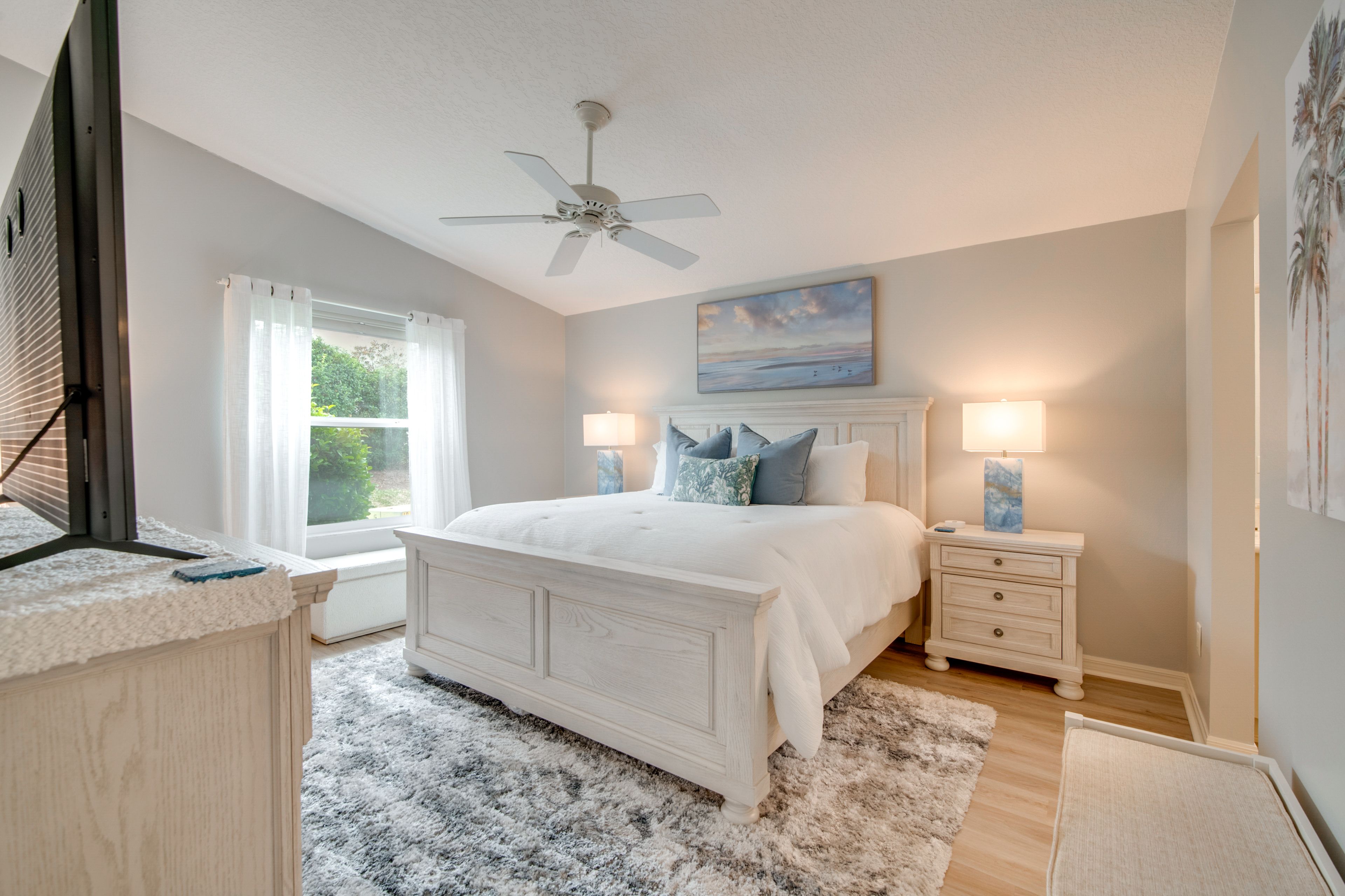 Bedroom 1 | King Bed | Smart TV